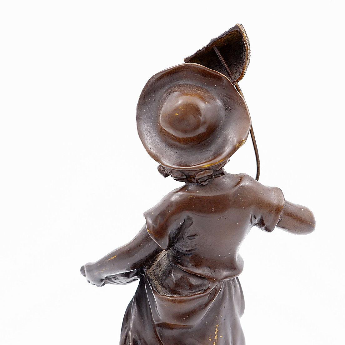 Ragazzo in bronzo con farfalla di August Moreau, Francia, fine XIX secolo in vendita 2