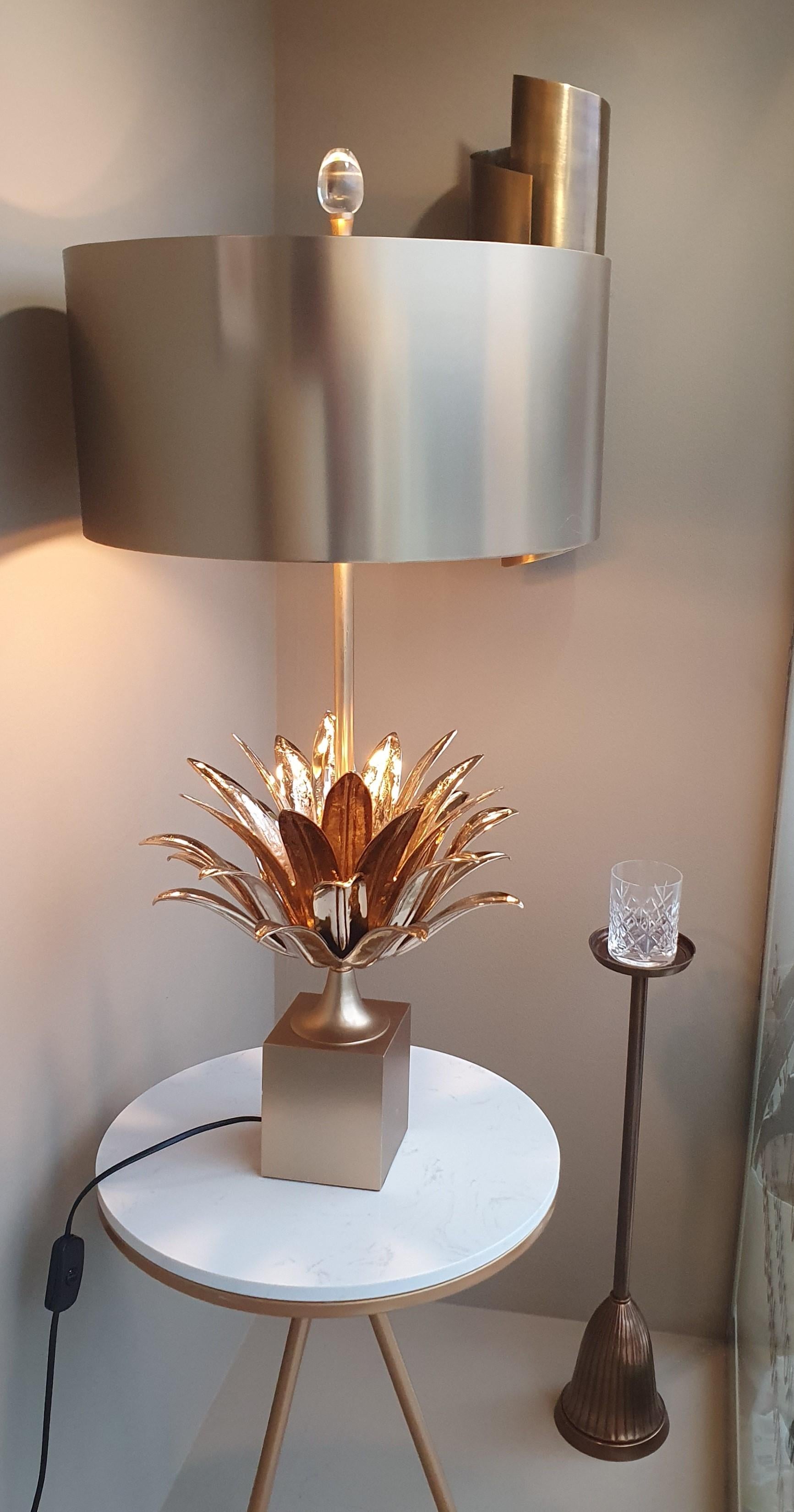 Lampes de table ananas en bronze et laiton avec abat-jour tambour en laiton moulé et feuille en vente 3
