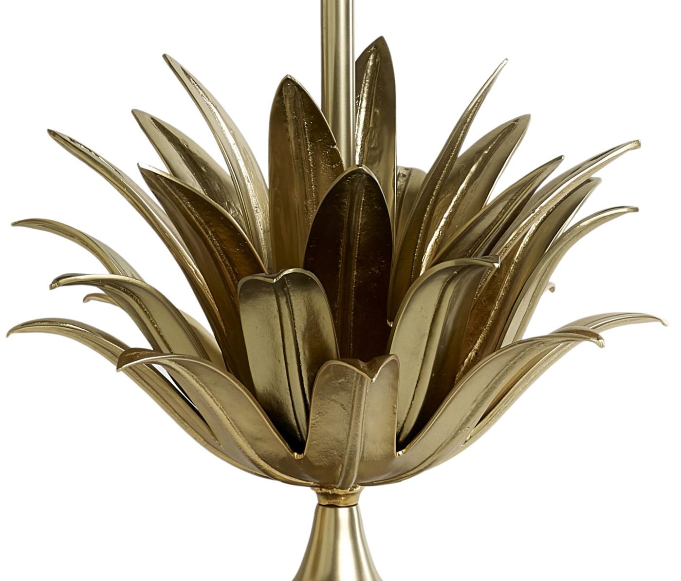 Chanfreiné Lampes de table ananas en bronze et laiton avec abat-jour tambour en laiton moulé et feuille en vente