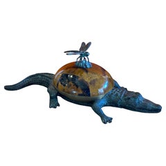 Bronze, Messing und Tigerfedermuschel Krokodilbox / Skulptur von Maitland Smith