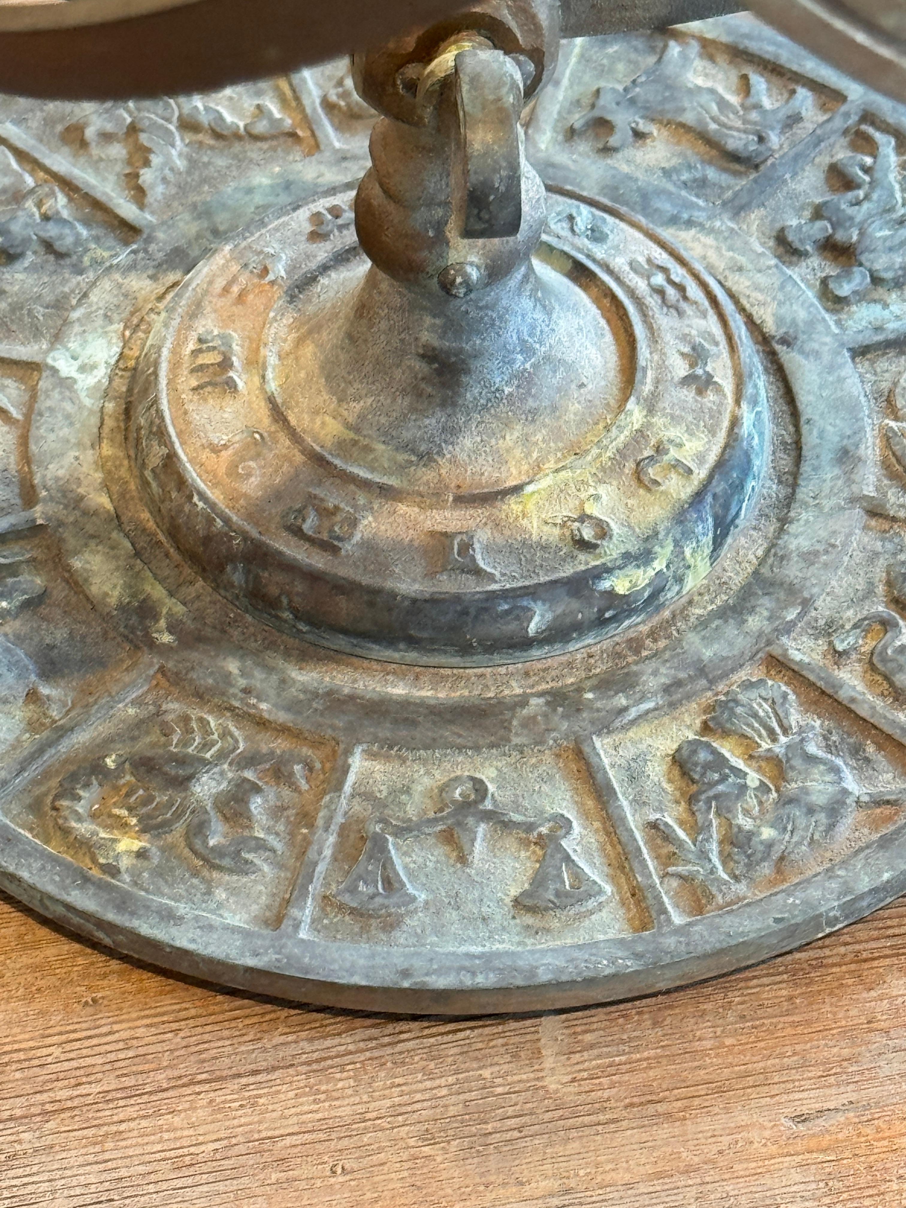 Sphère armillaire en bronze avec base Zodiac avec base Zodiac en vente 2