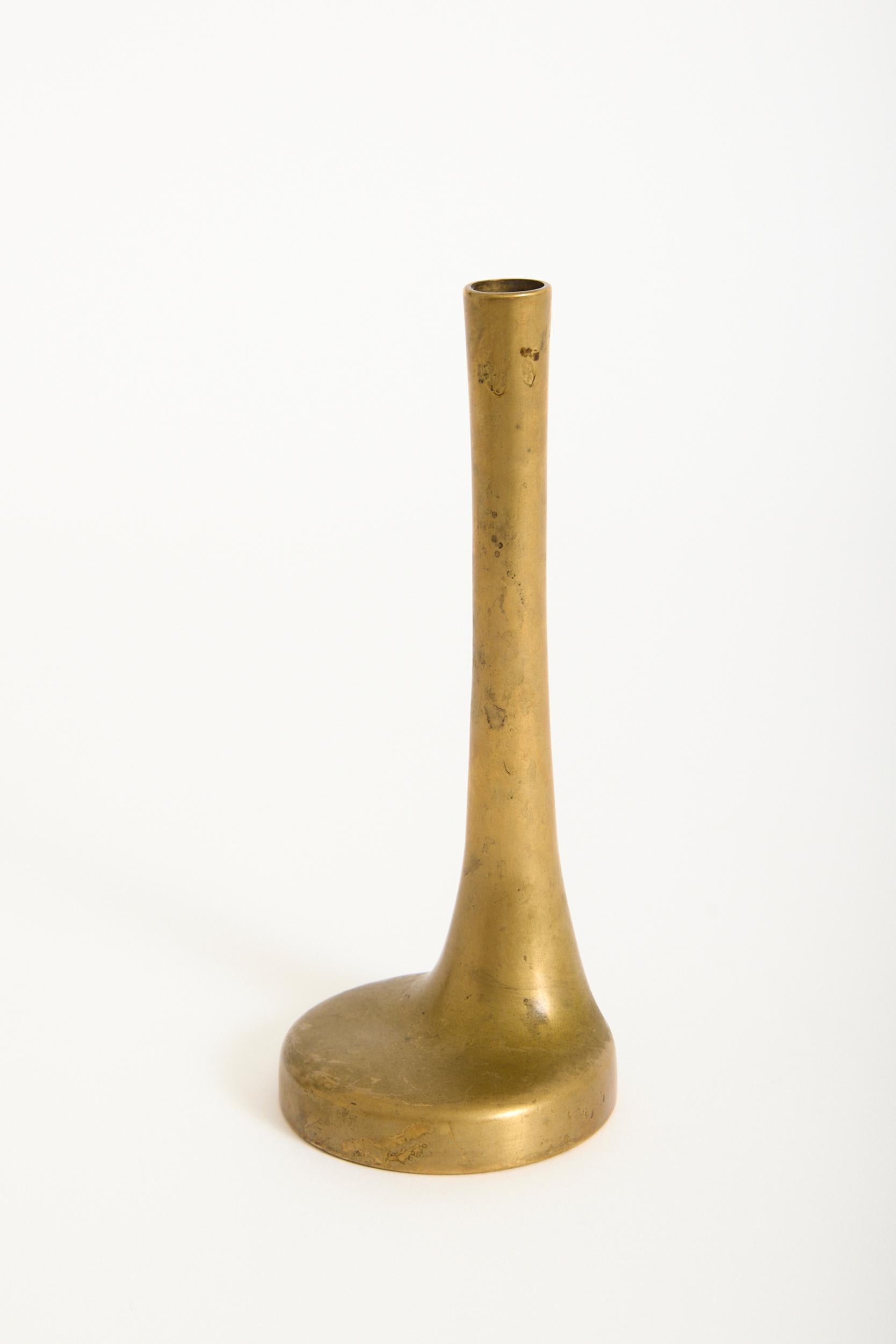 Vase à bourgeons en bronze
France, milieu du 20e siècle
