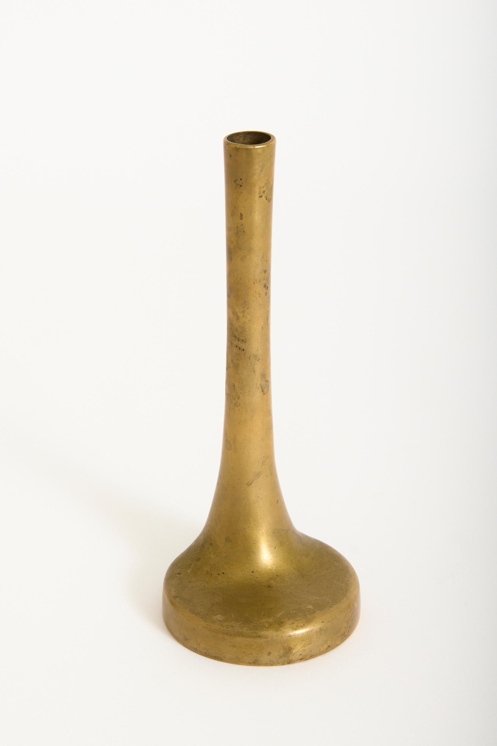 Mid-Century Modern Vase à bourgeons en bronze en vente