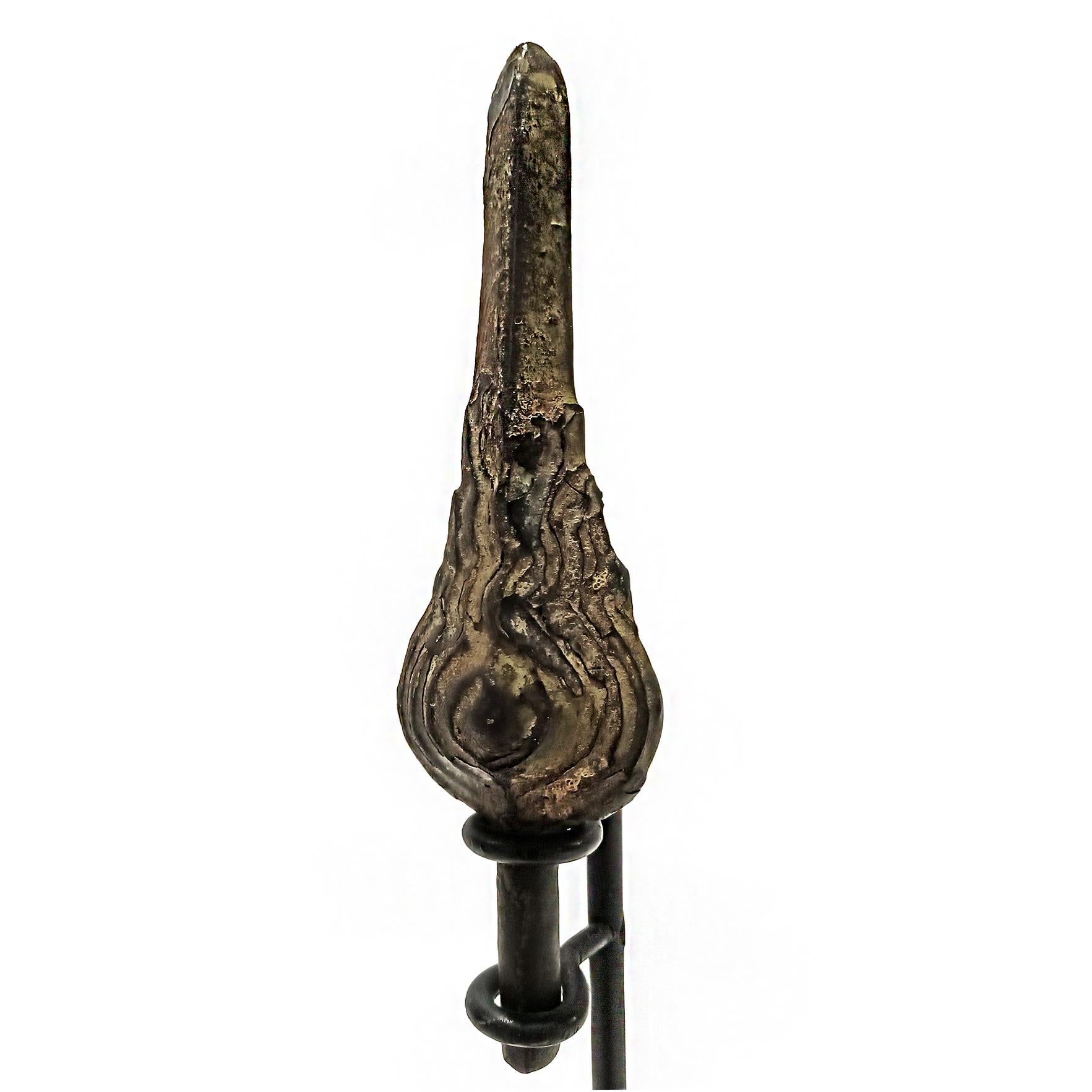 Bronze Buddha Flame, 15 - 16th Century For Sale 8