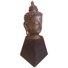 Tête de Bouddha en bronze sur base en bois