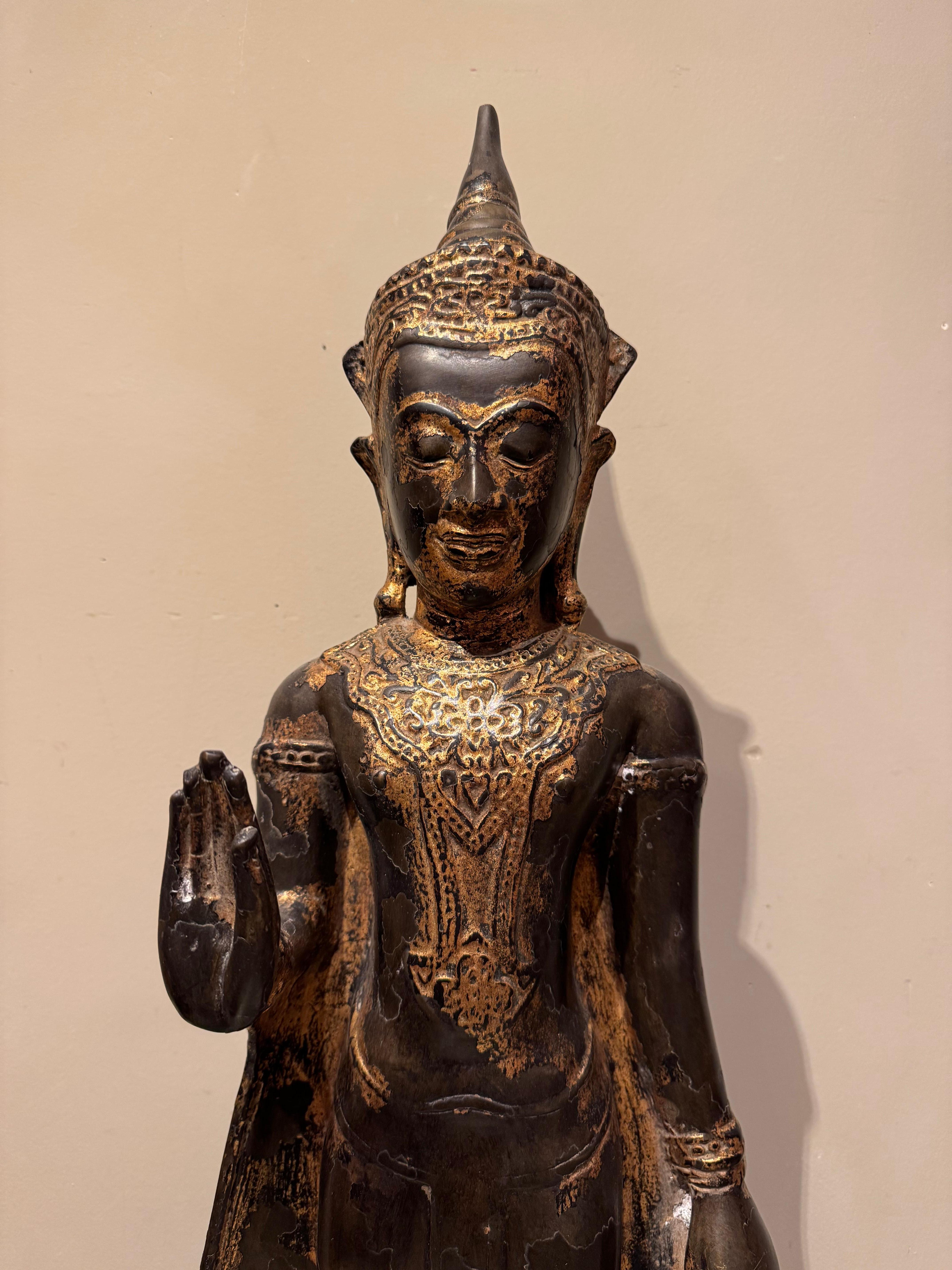 Altro Buddha di bronzo nel gesto dell'assenza di paura, Birmania? XIX secolo. in vendita