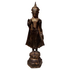 Buddha di bronzo nel gesto dell'assenza di paura, Birmania? XIX secolo.