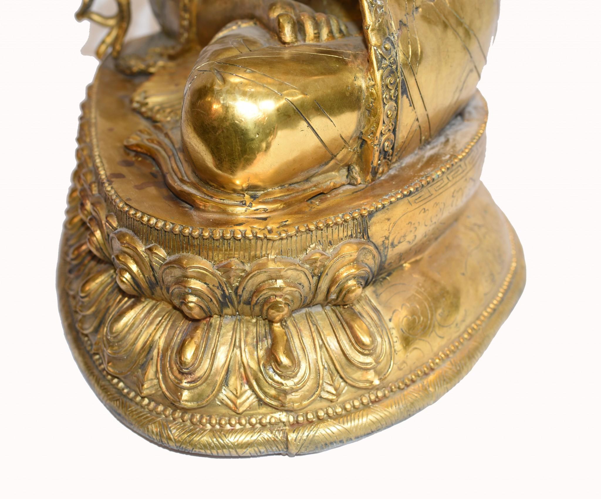 Buddha-Statue aus Bronze, Nepalesische goldene buddhistische Meditations-Skulptur im Zustand „Gut“ im Angebot in Potters Bar, GB