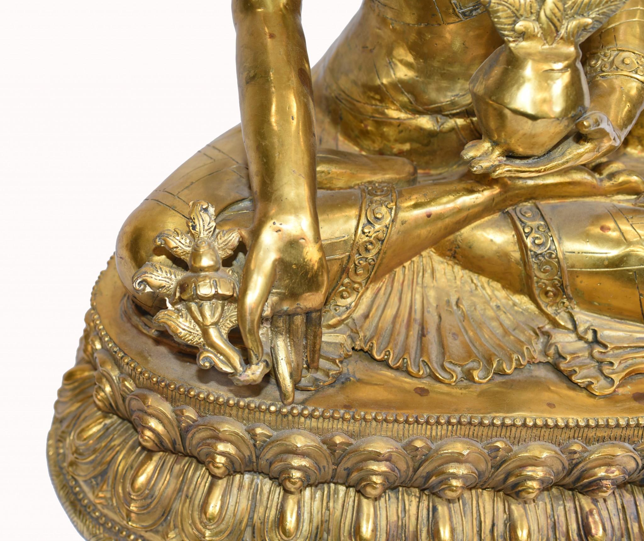 Buddha-Statue aus Bronze, Nepalesische goldene buddhistische Meditations-Skulptur im Angebot 3
