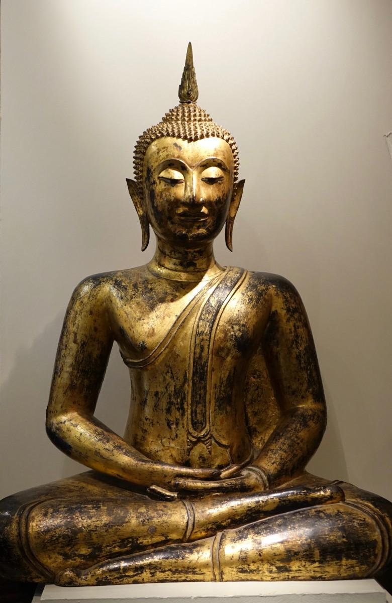 Statue des Buddha in sitzender Haltung in Dhyana oder 