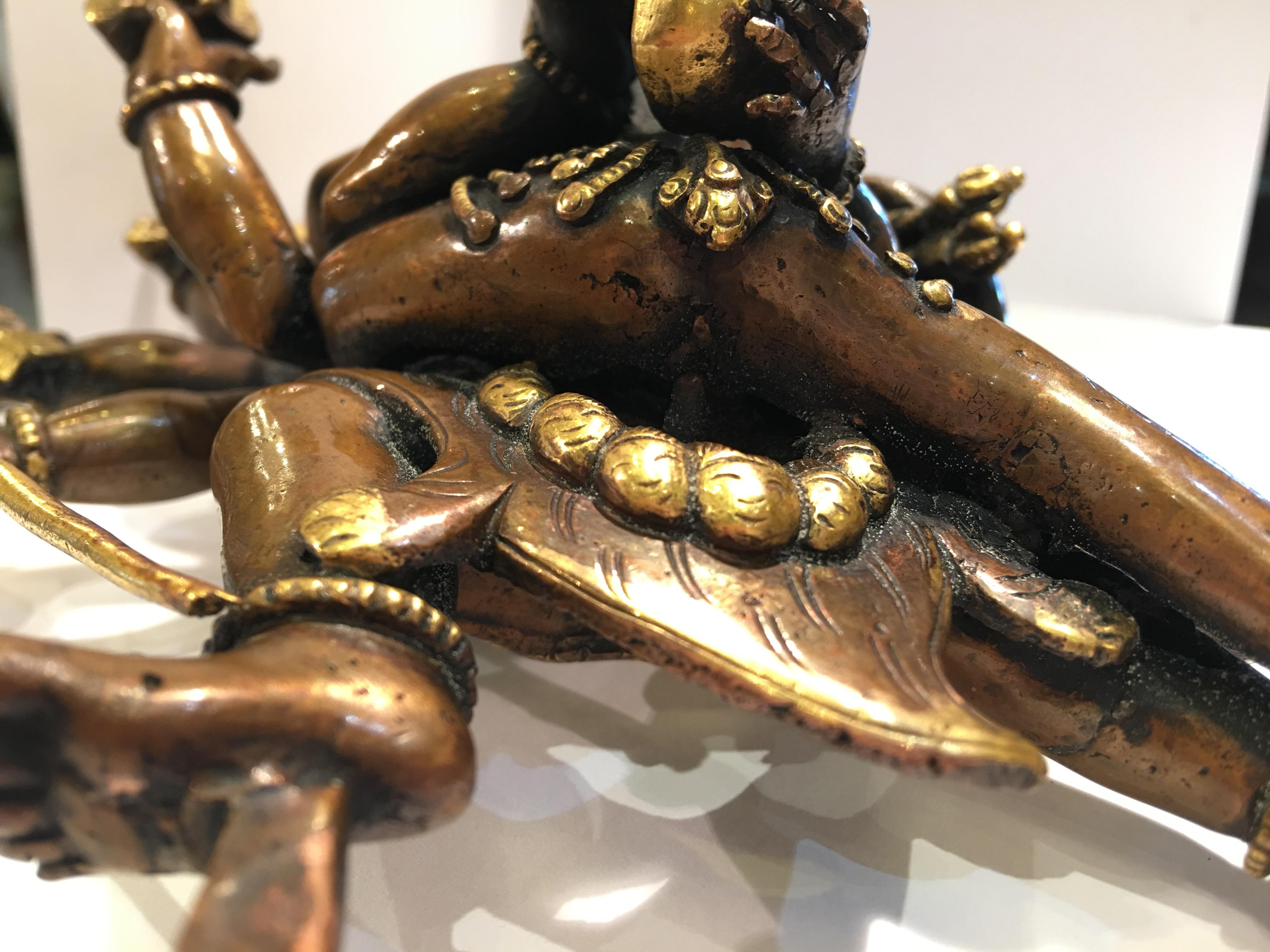 Deidad de bronce con cabeza de búfalo Yamantaka con su consorte Vajravetali Estatua de 2 piezas en venta 8