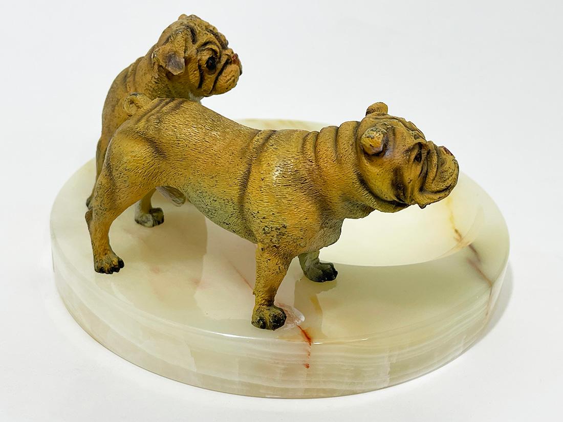 Bronze Bulldogs on an Onyx base by Vrai, France, 1920 In Good Condition For Sale In Delft, NL
