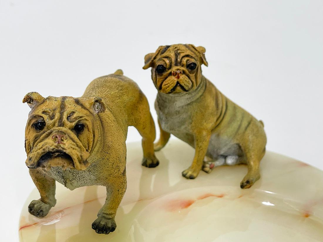 Bronze Bulldogs on an Onyx base by Vrai, France, 1920 For Sale 1