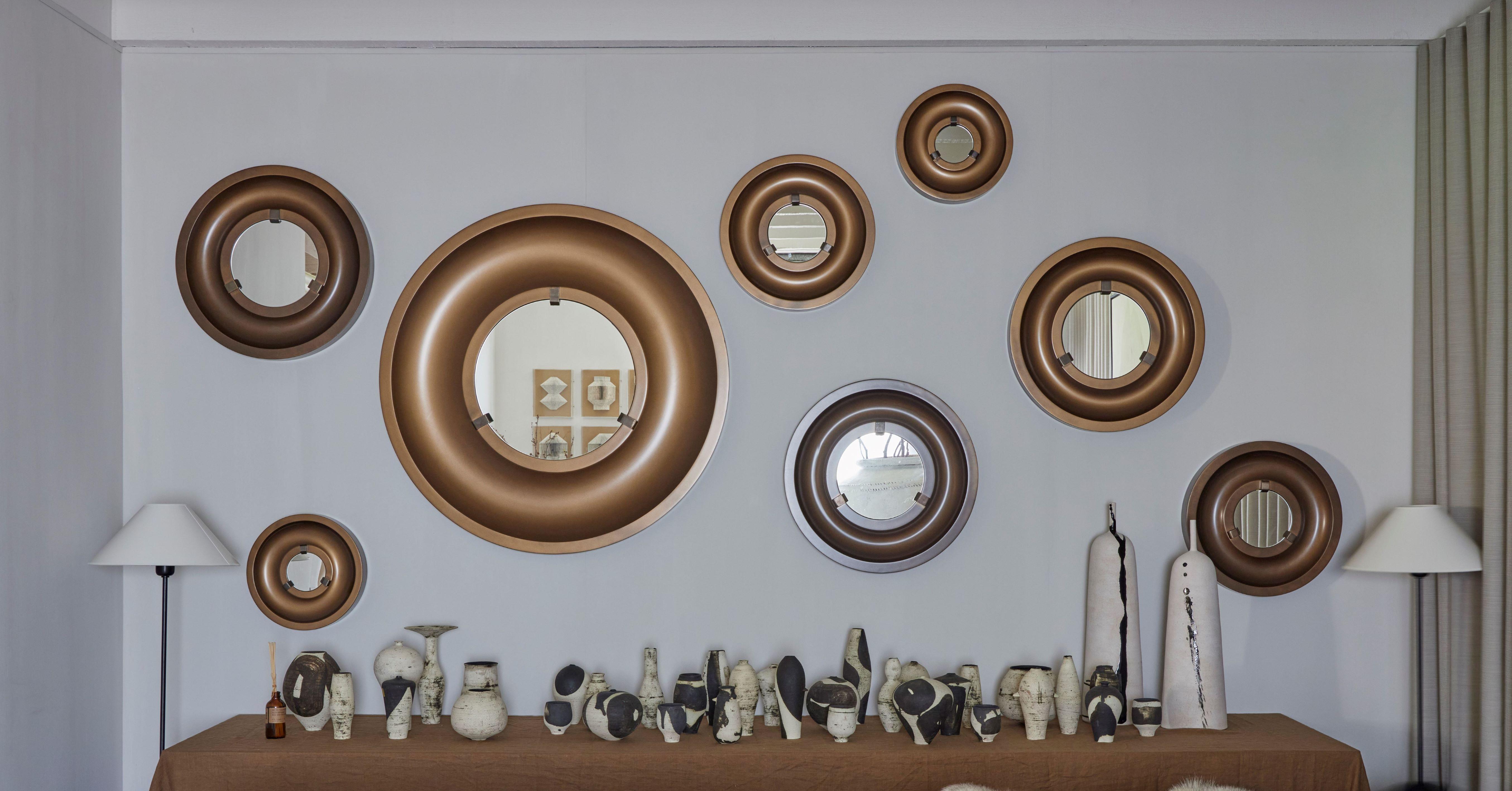 Américain Ensemble de 8 miroirs muraux Bullseye en bronze en vente