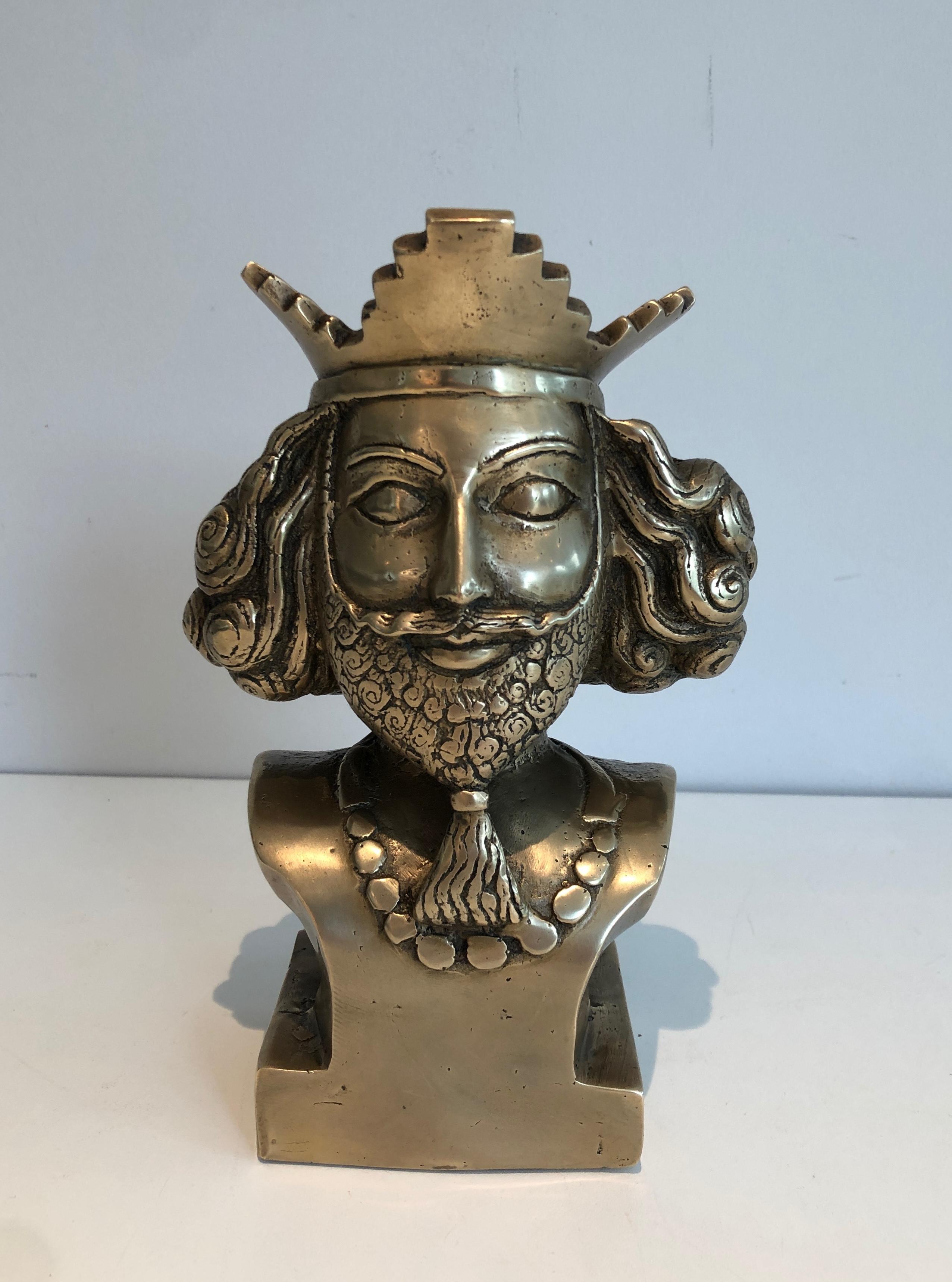 Questo simpatico e insolito busto è realizzato in bronzo. Questa è un'opera francese. Circa 1940