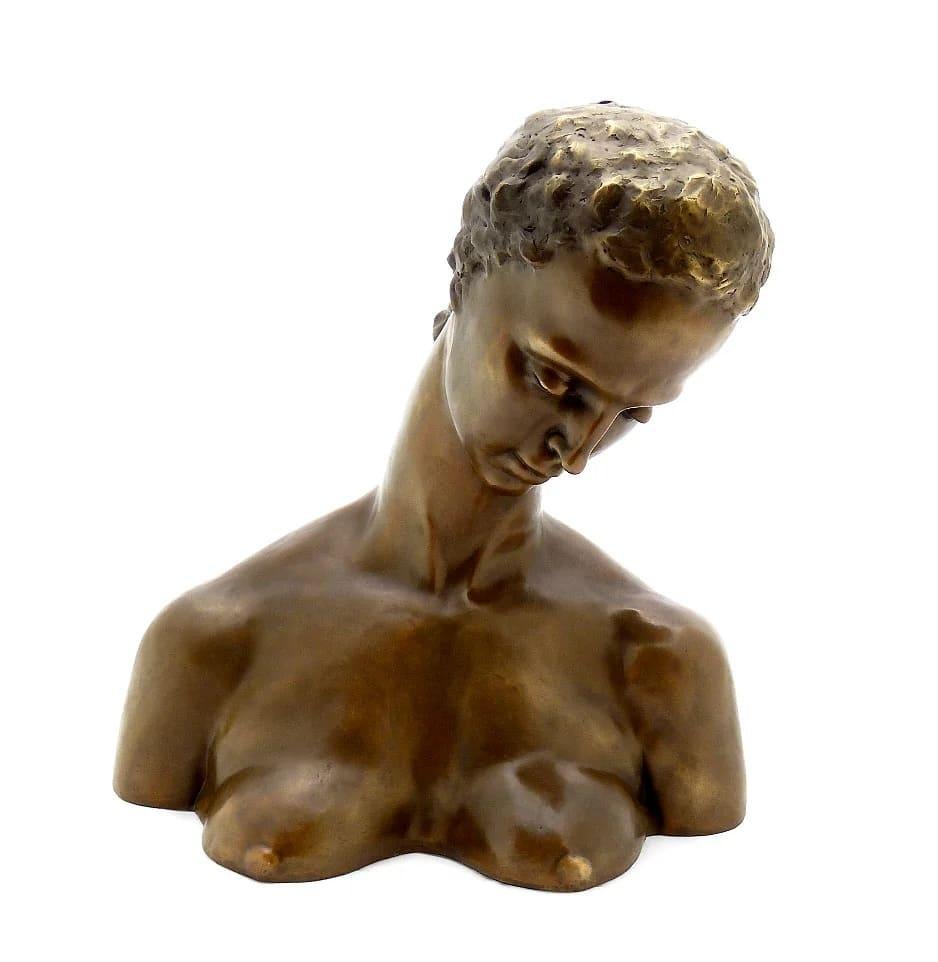 Patinato Busto di bronzo, testa inclinata di donna, XX secolo in vendita