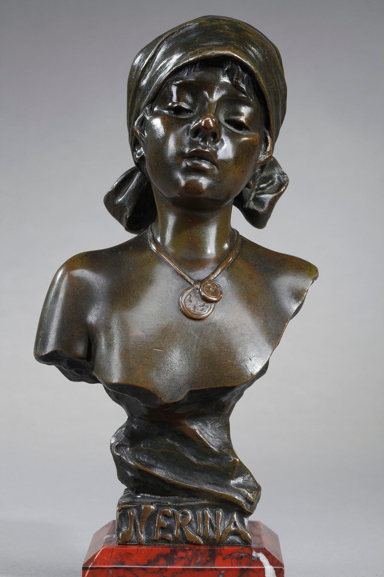 Art Nouveau bust in bronze with brown patina from the end of the 19th century, signed Emmanuel Villanis (1858-1914) and titled on the base 