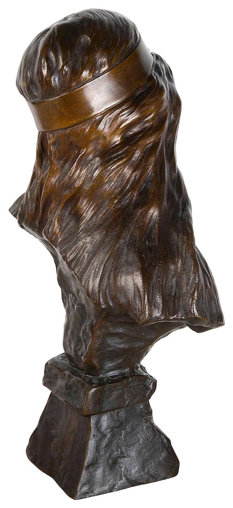 Busto in bronzo di una ragazza boema, 1920 in vendita 2