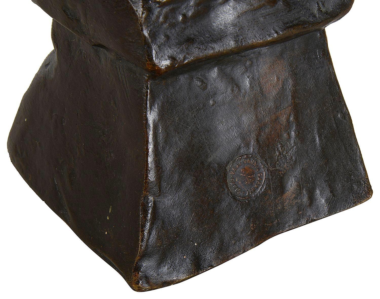XX secolo Busto in bronzo di una ragazza boema, 1920 in vendita