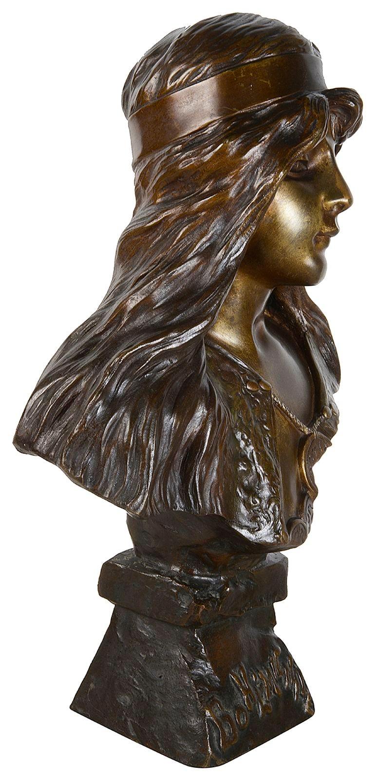 Busto in bronzo di una ragazza boema, 1920 in vendita 1