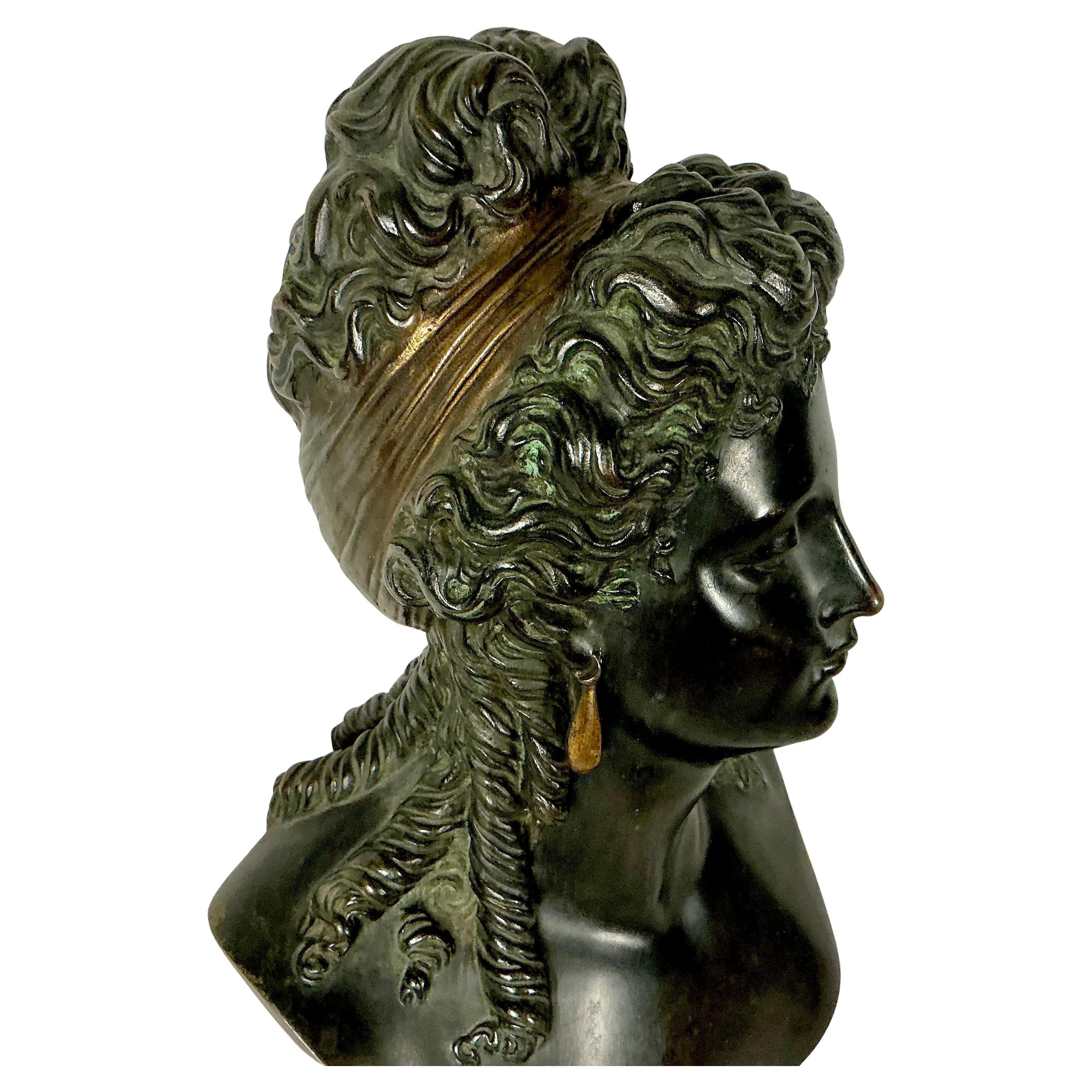 Bronze Buste en bronze d'une figure féminine classique en vente
