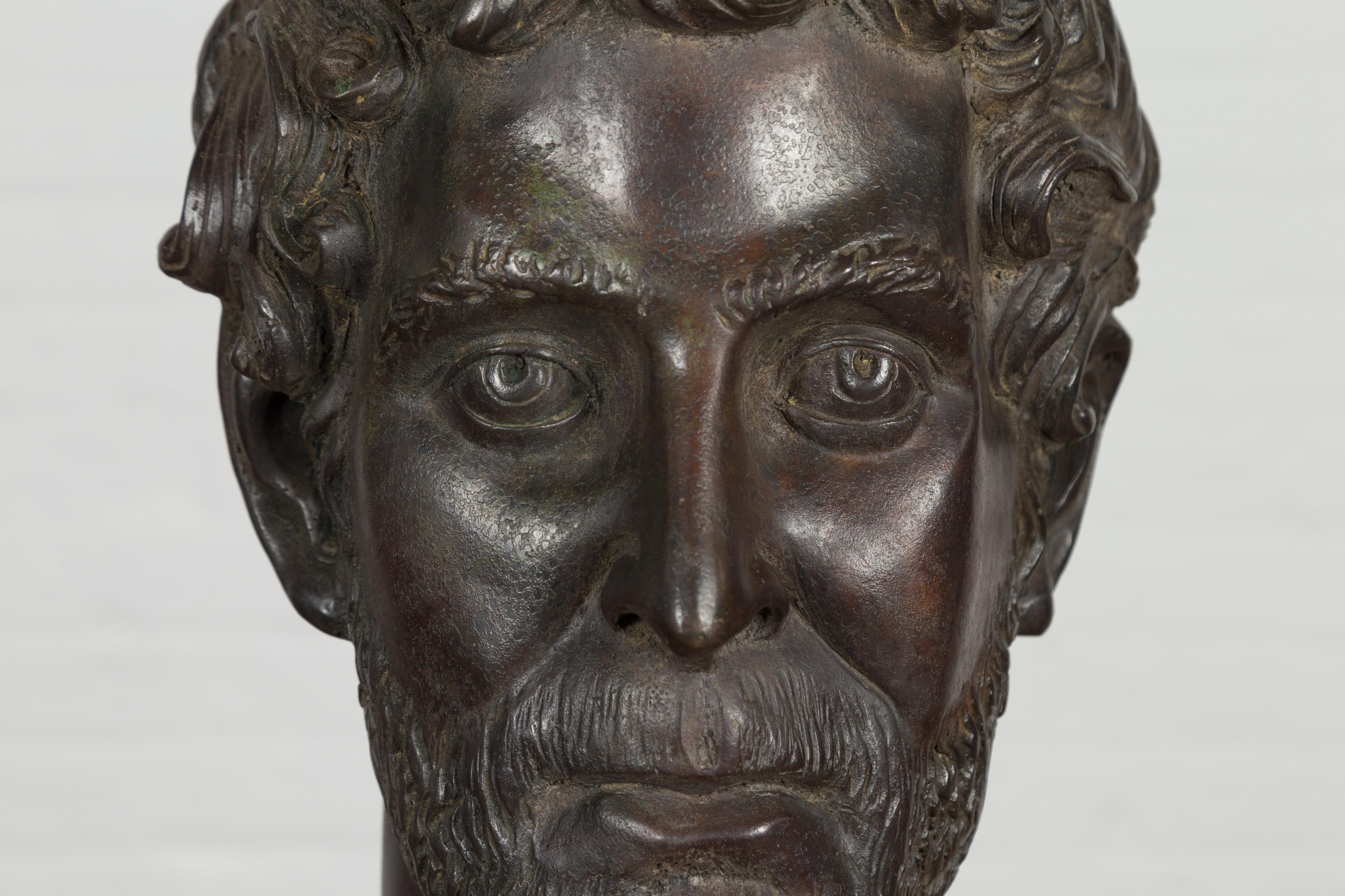 Sculpture de tête de table en bronze Greco Roman en vente 1
