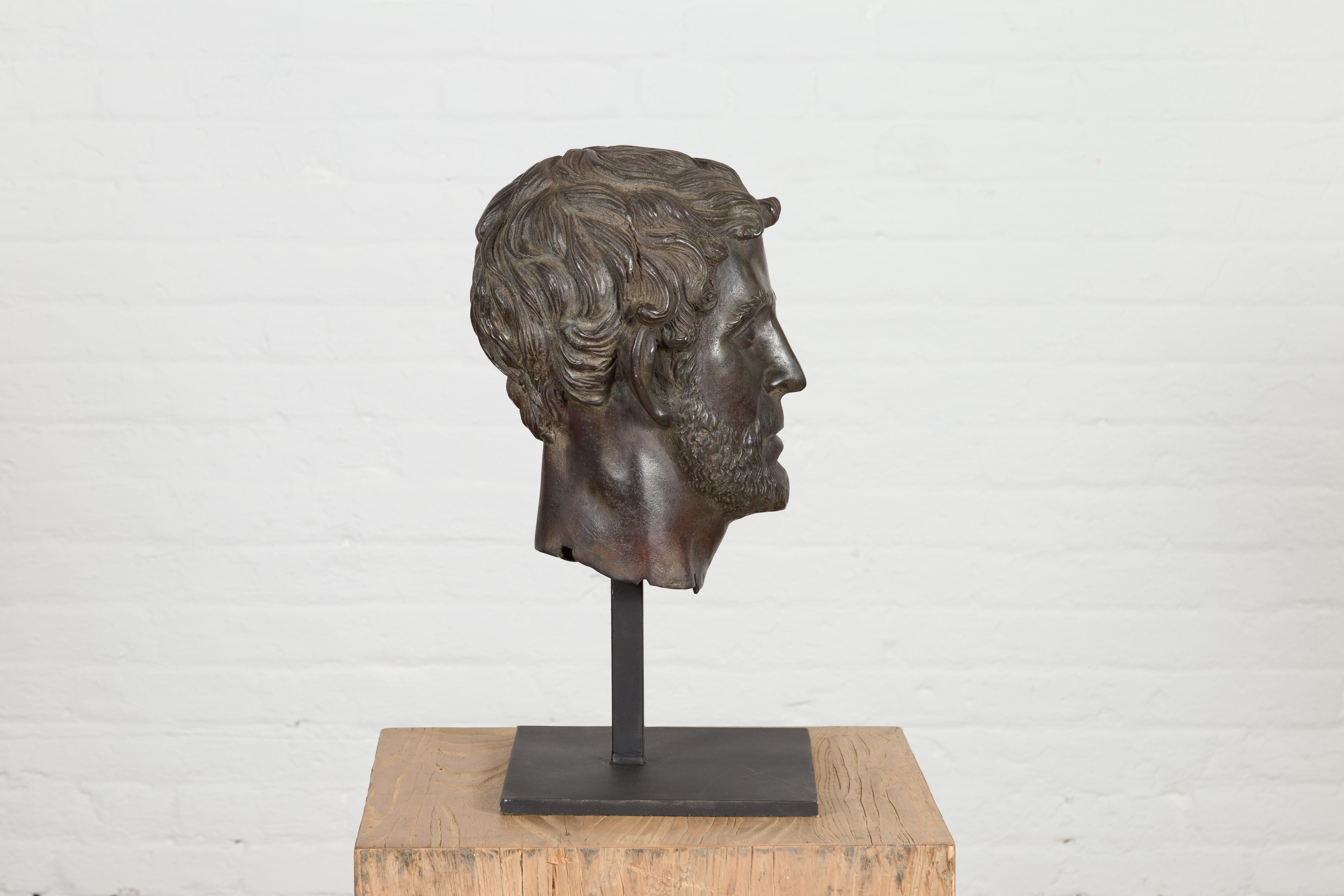 Sculpture de tête de table en bronze Greco Roman en vente 4