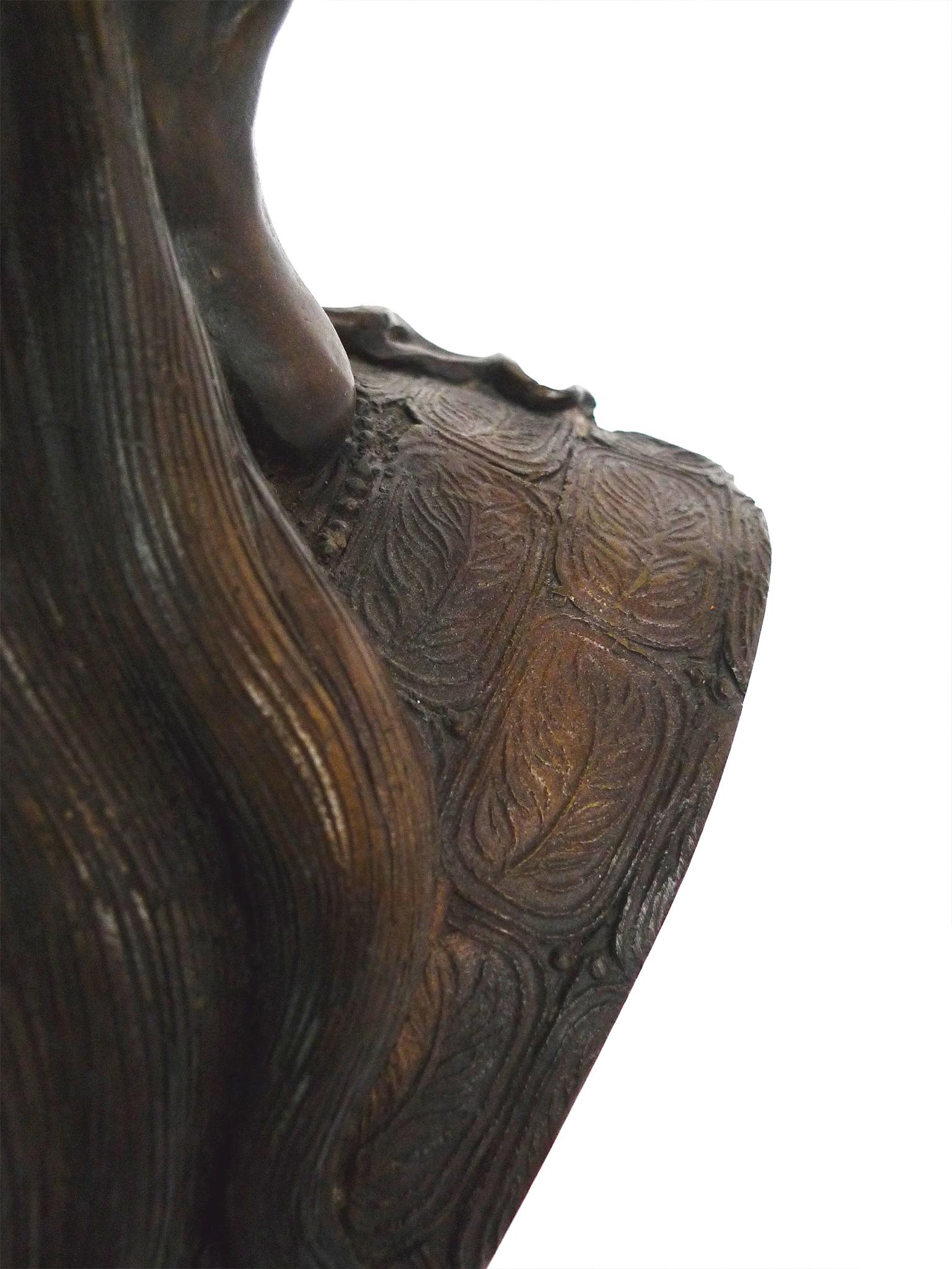 Buste de divinité chinoise en bronze en vente 3