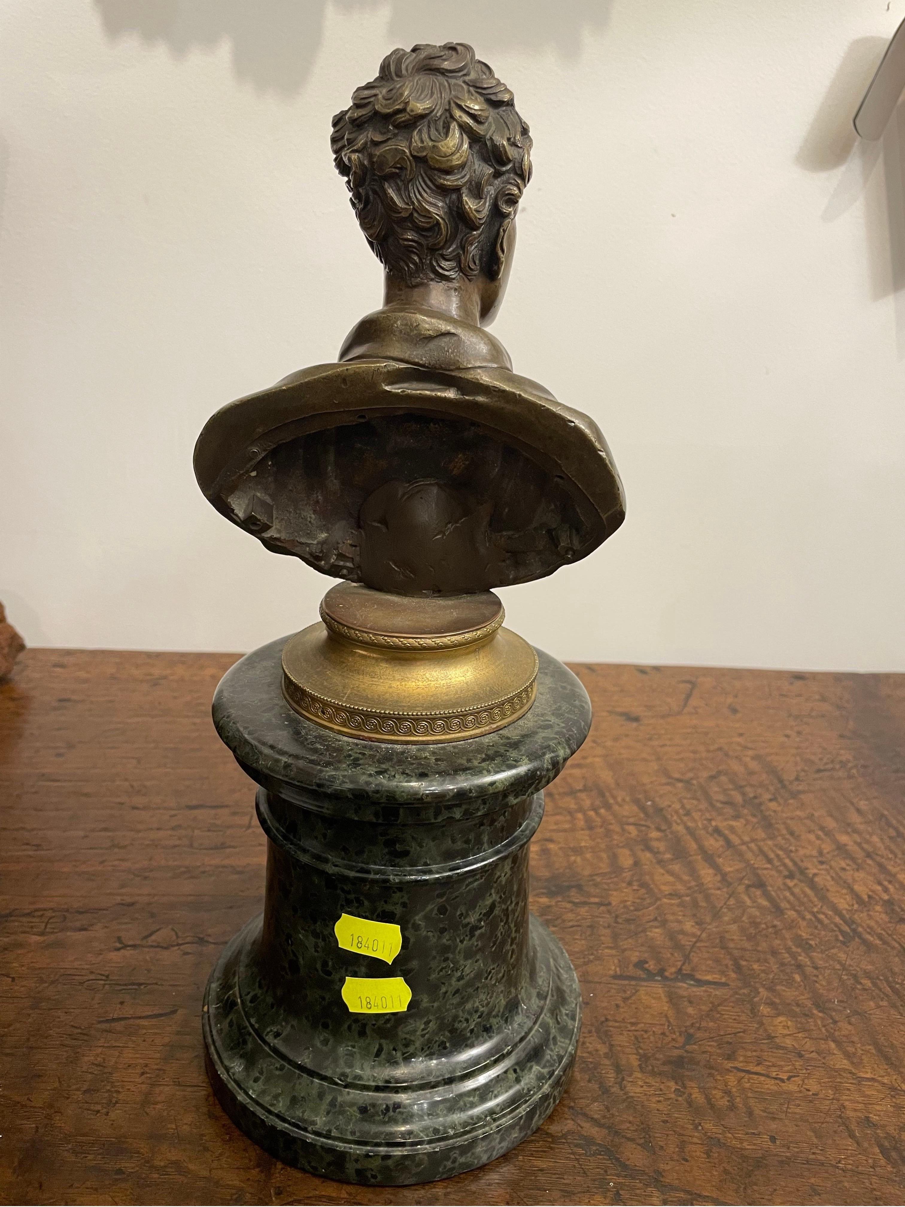 Tedesco Busto in bronzo di Johan Joachim Winckelmann su piedistallo in marmo verde XX secolo in vendita