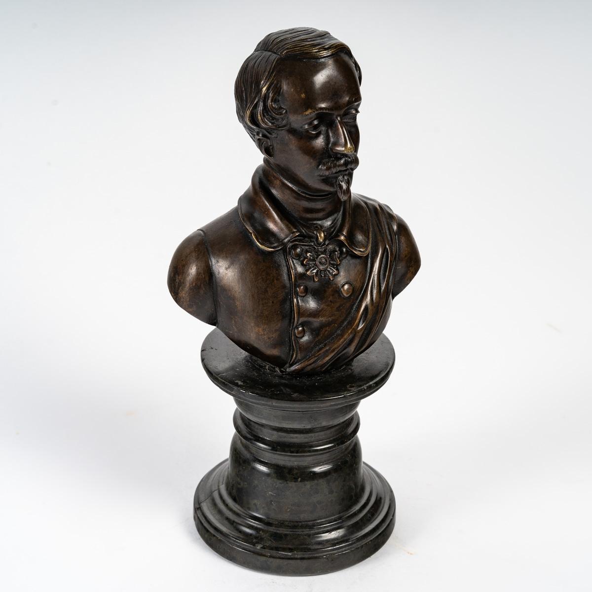 Buste en bronze de Napoléon III, 19e siècle en vente 1