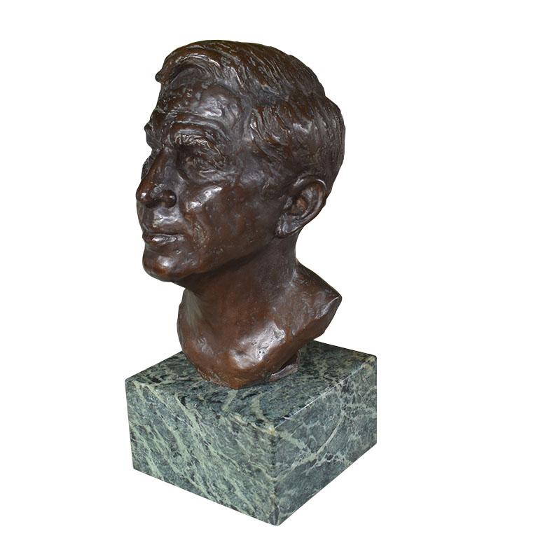 Mid-Century Modern Sculpture de buste en bronze attribuée Will Rogers sur socle en pierre verte de Leonard McMurry en vente