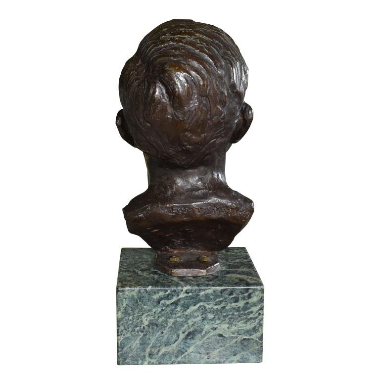 20ième siècle Sculpture de buste en bronze attribuée Will Rogers sur socle en pierre verte de Leonard McMurry en vente