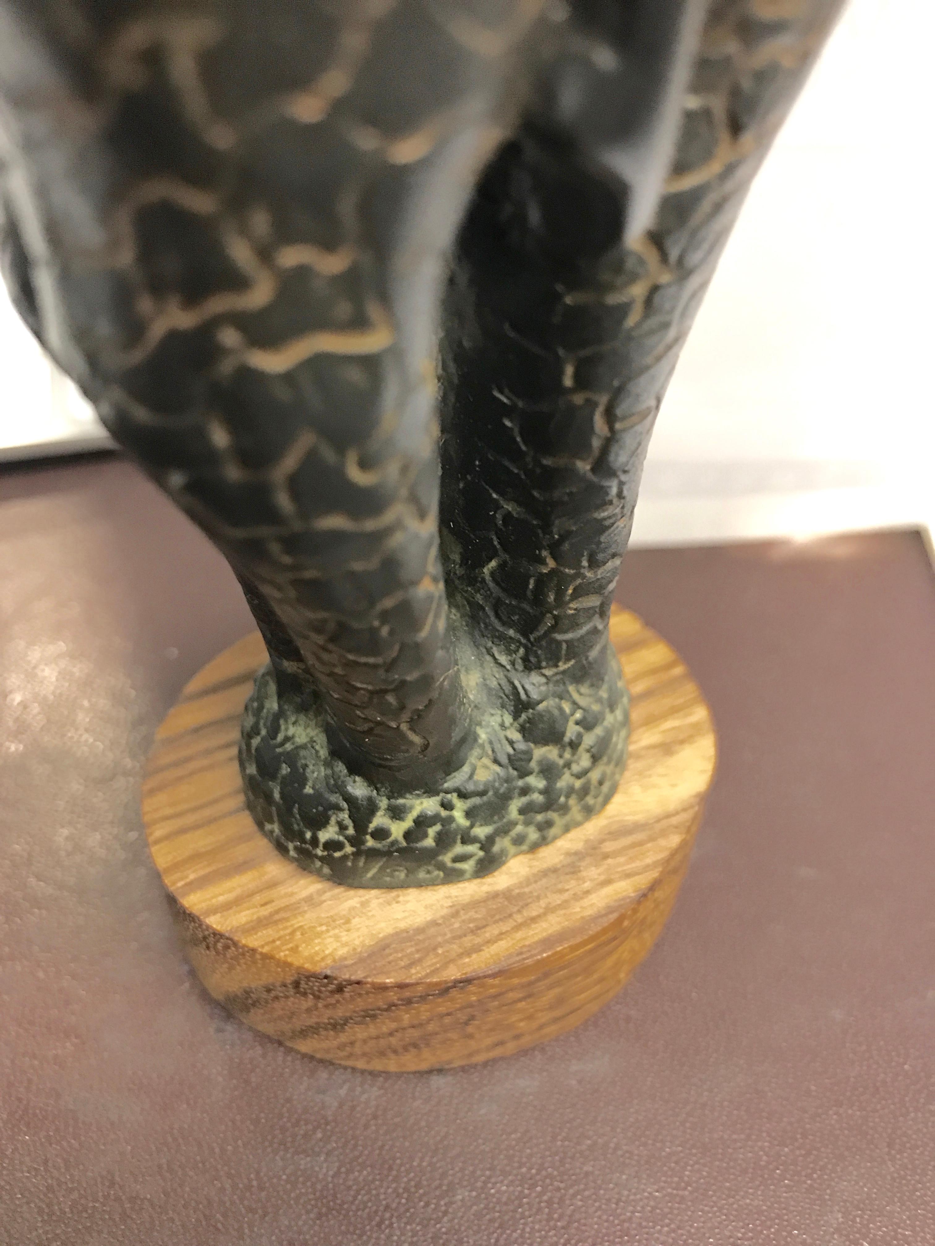 Bronzo dell'artista del Colorado Craig Lehmann Giraffa con cavaliere africano in vendita 4