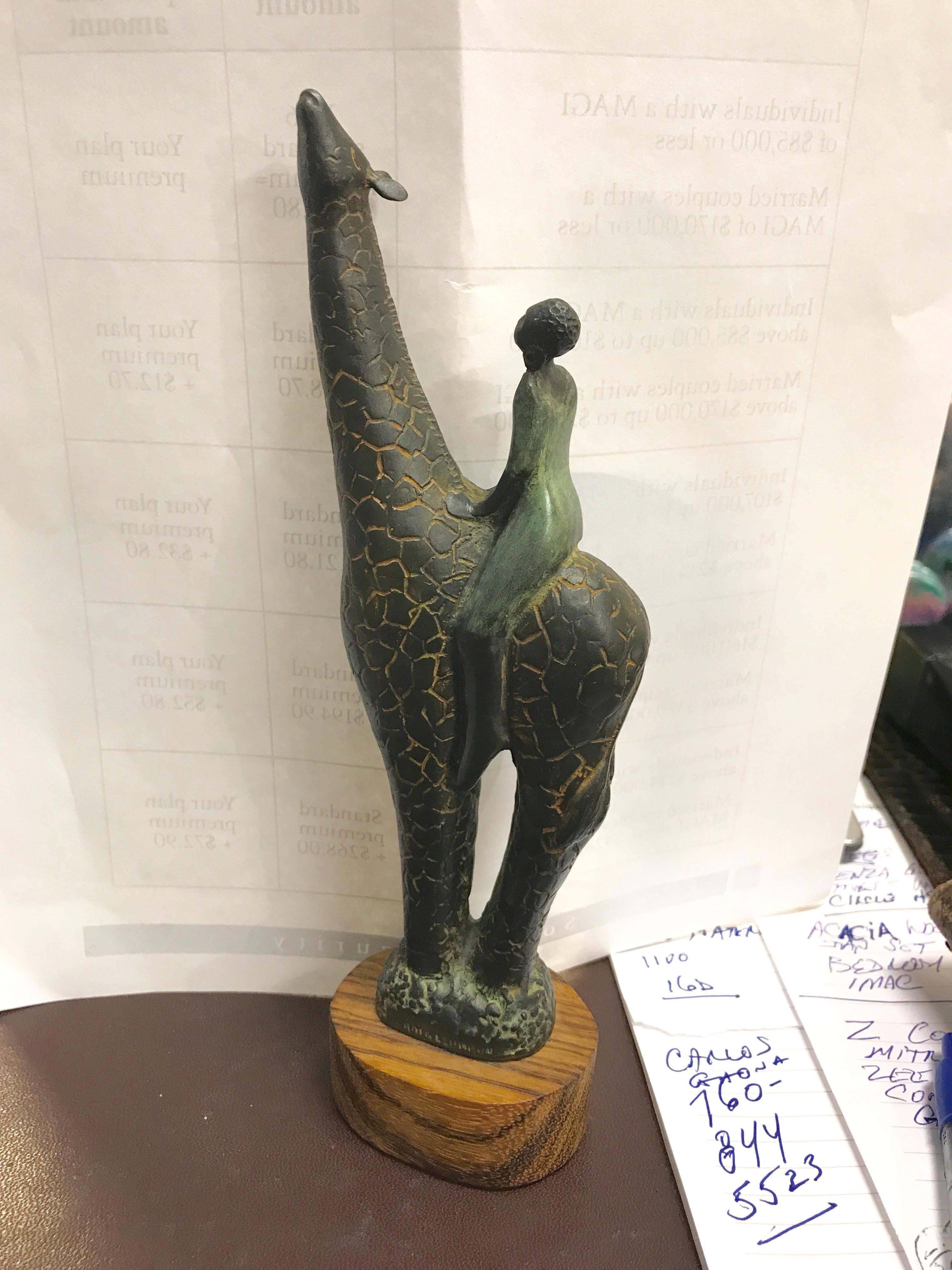 Bronze des Künstlers Craig Lehmann Giraffe aus Colorado mit afrikanischem Reiter im Angebot 3