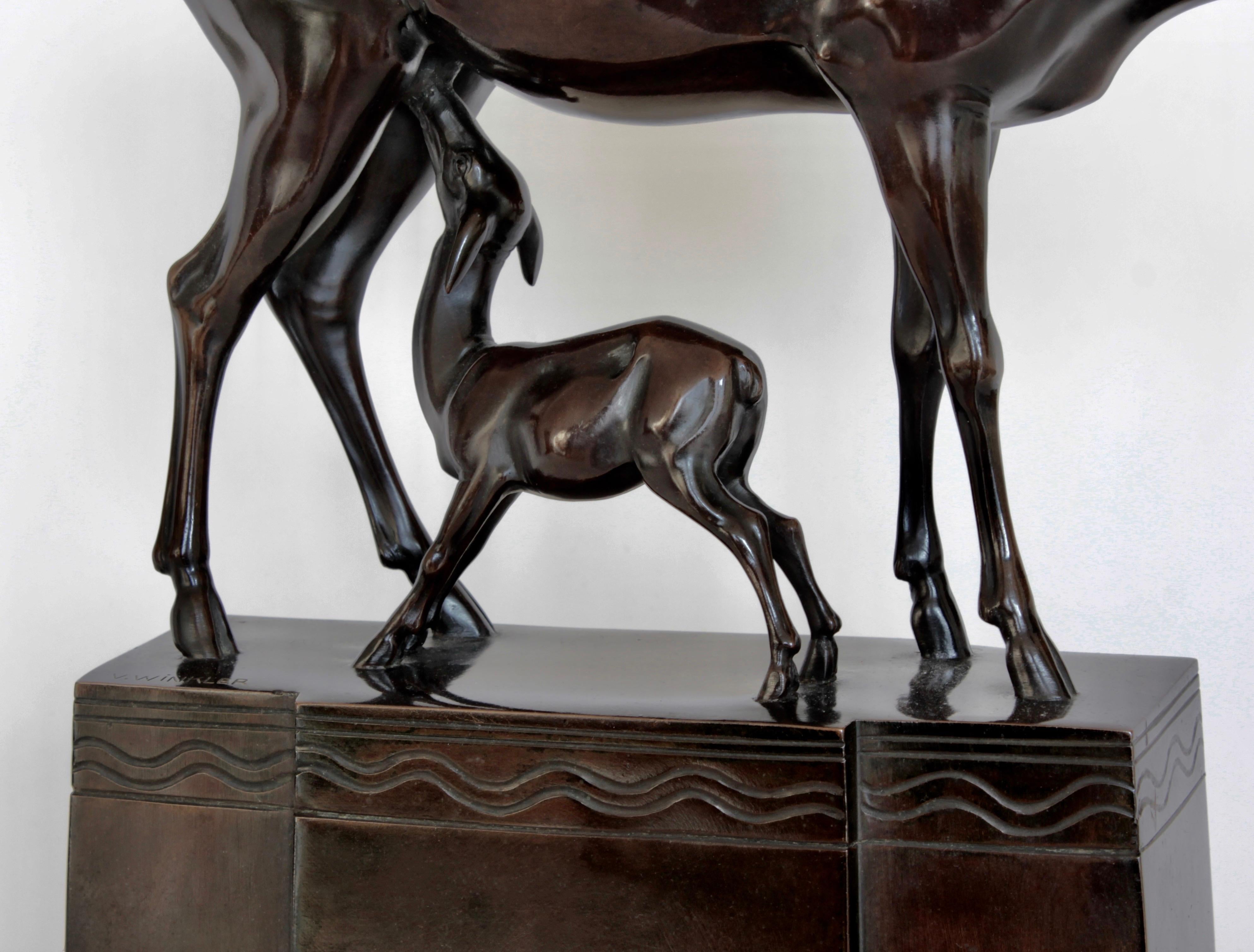 Very pure line Art Deco bronze sculpture of an Antelope feeding its baby.
Germany, 1930.
Signed on the left side of the upper part of the base: V. Winkler (born 1873).
Foundry on the left side of the base: Guss V.A. Brandstetter München