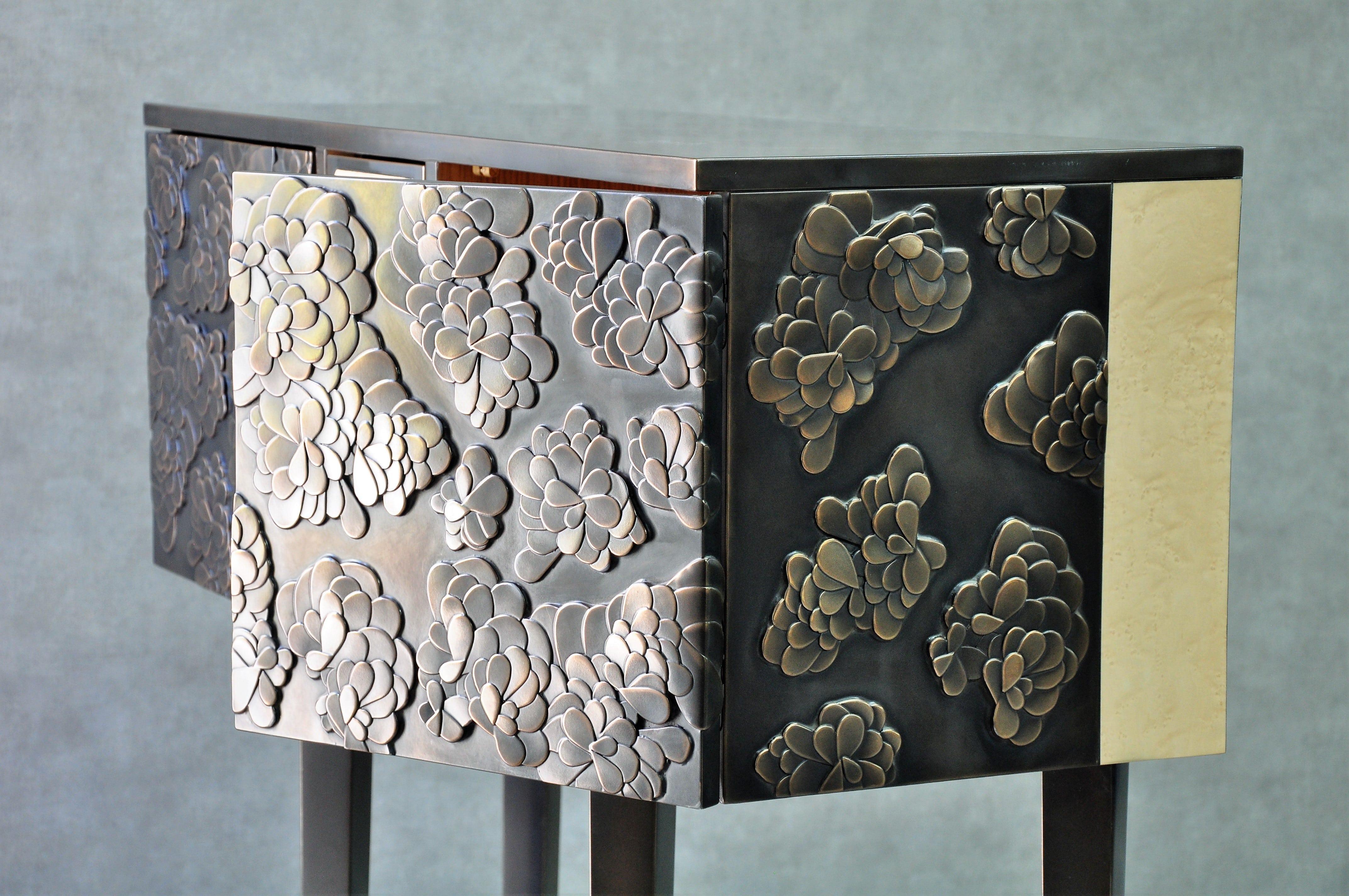 Armario de Bronce Motivo Floral de Frédérique Domergue - Edición limitada en Nuevo estado para la venta en PARIS, FR