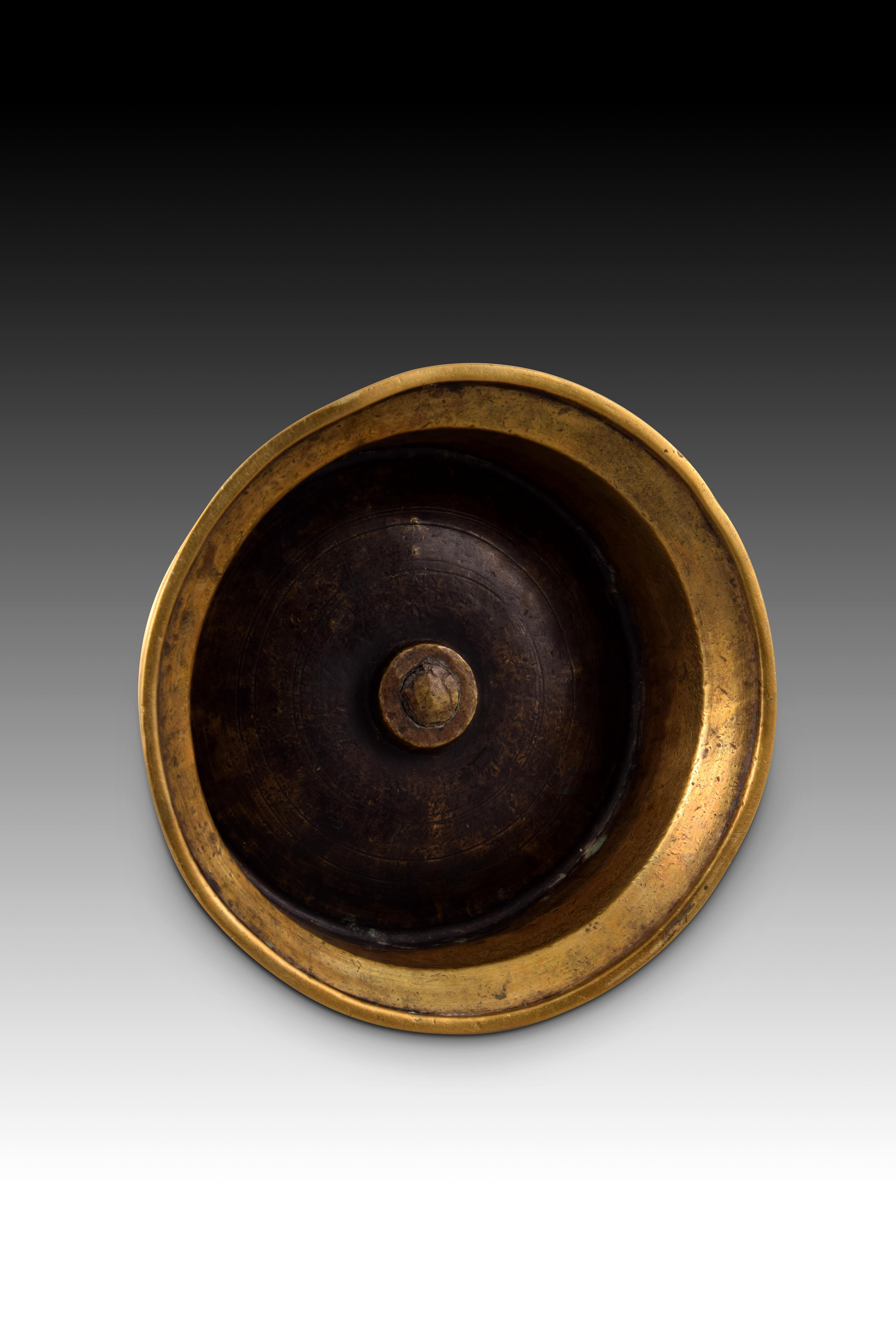 Bronze Candle Holder, 16th Century In Fair Condition For Sale In Madrid, ES