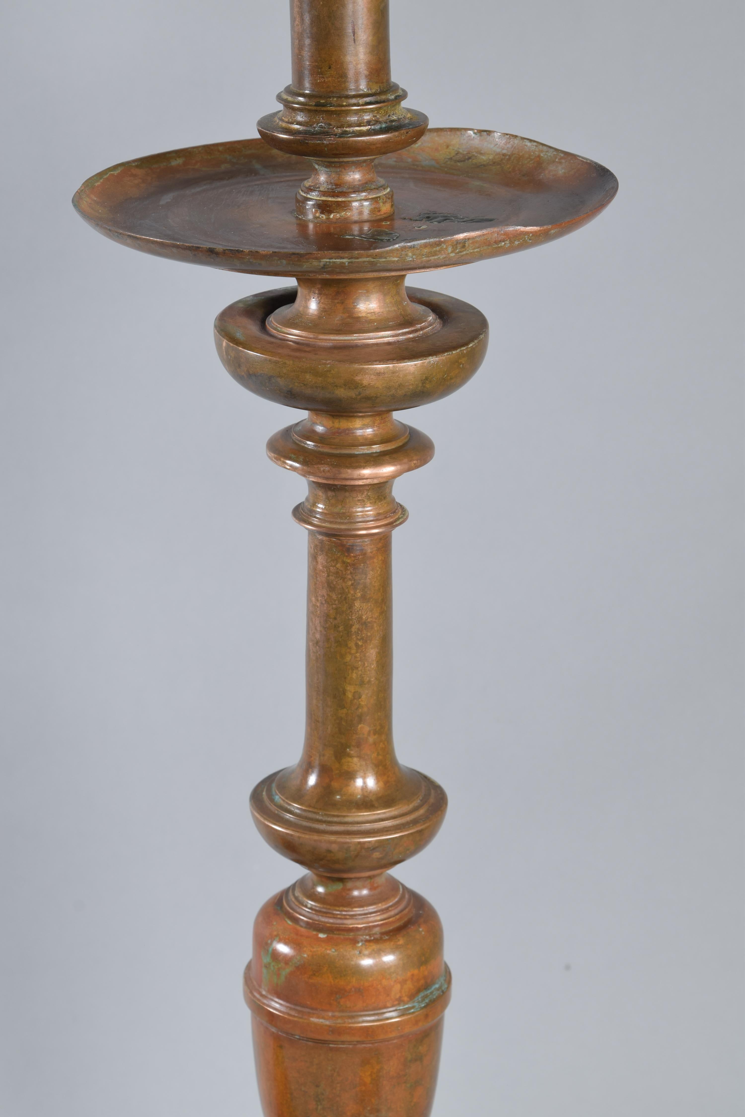 Bronze Candle Holders Pair, 20th Century, after Antique Models For Sale 5
