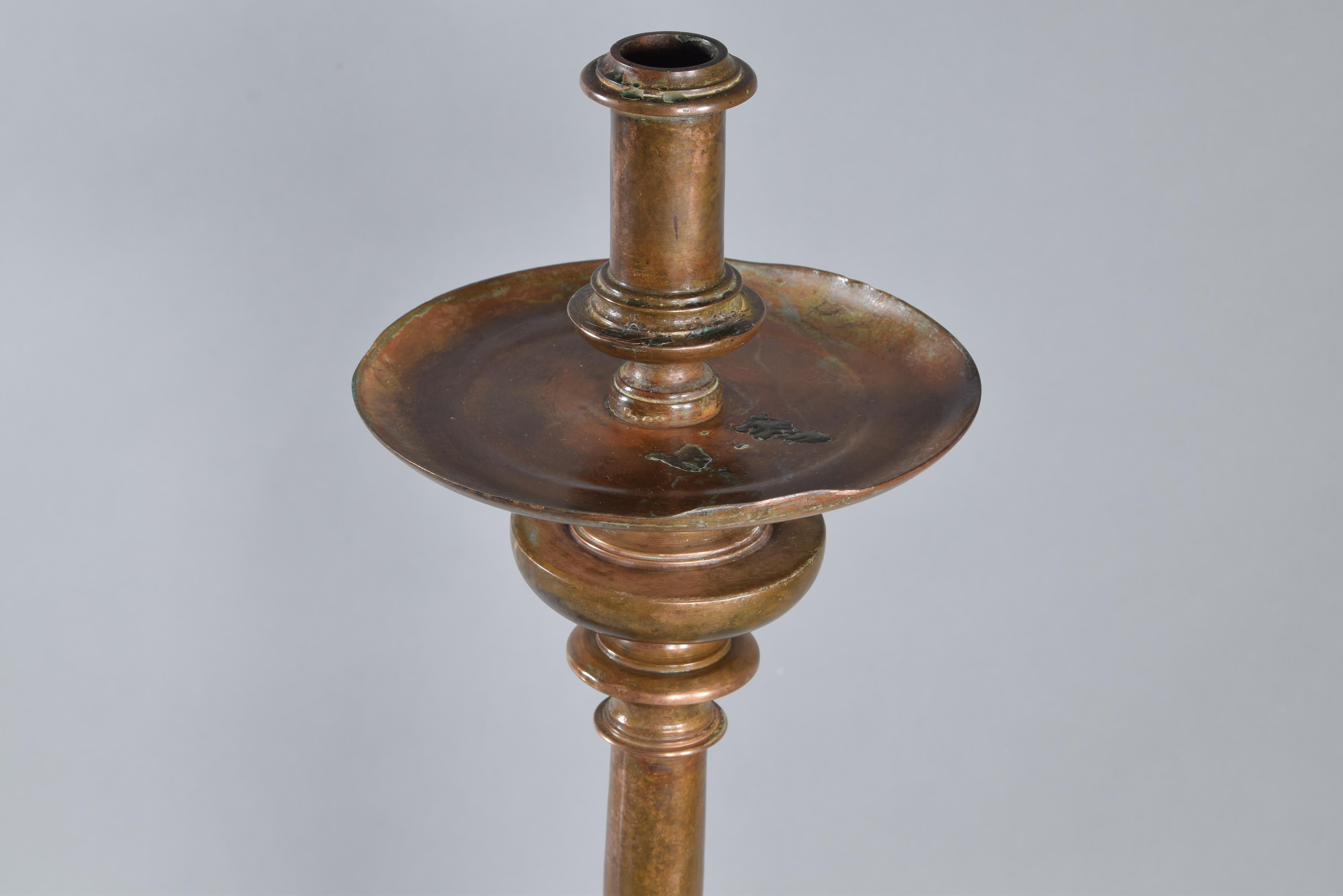 Bronze Candle Holders Pair, 20th Century, after Antique Models For Sale 4