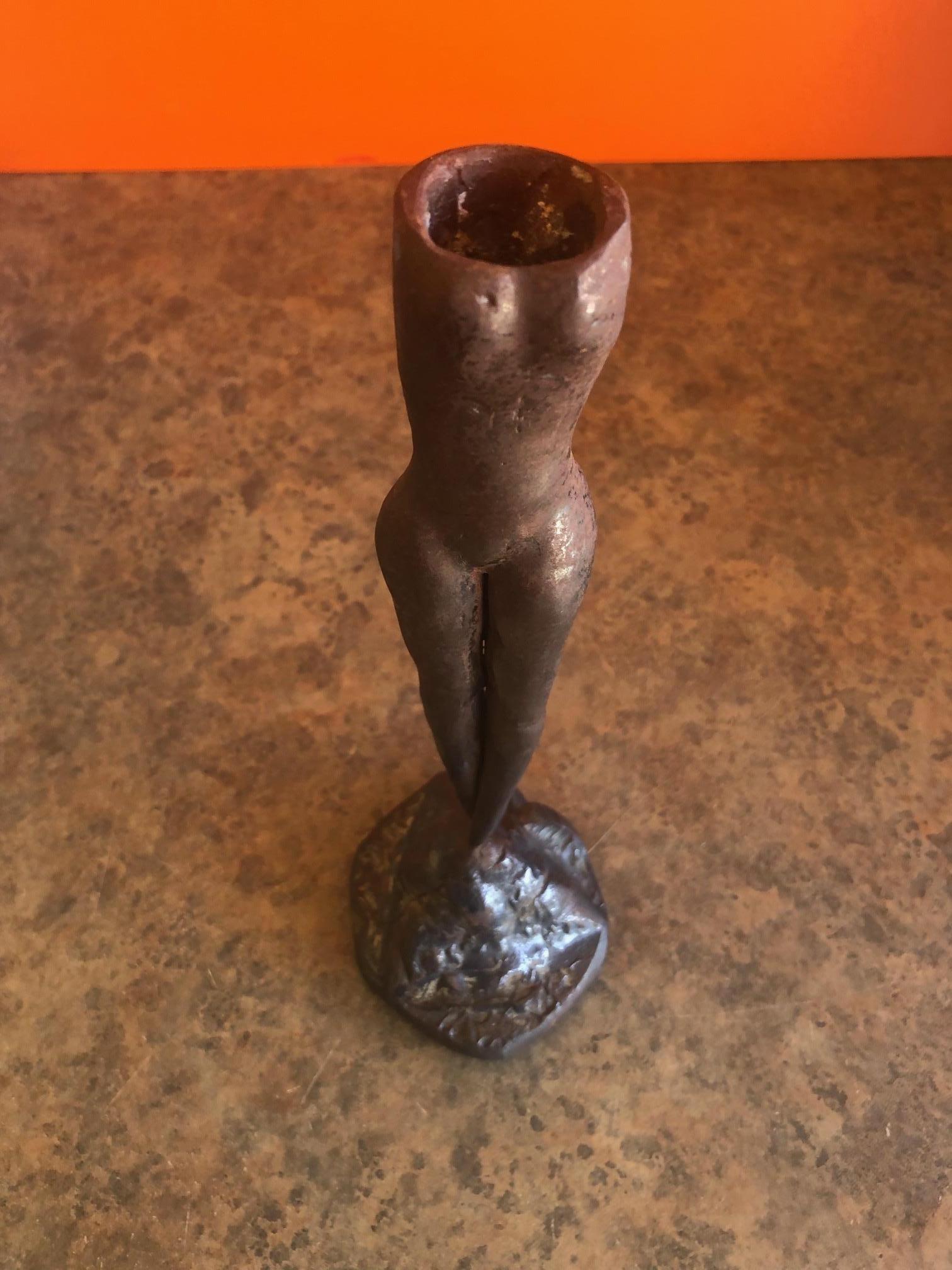 Bronzener Kerzenleuchter einer nackten Frau 1