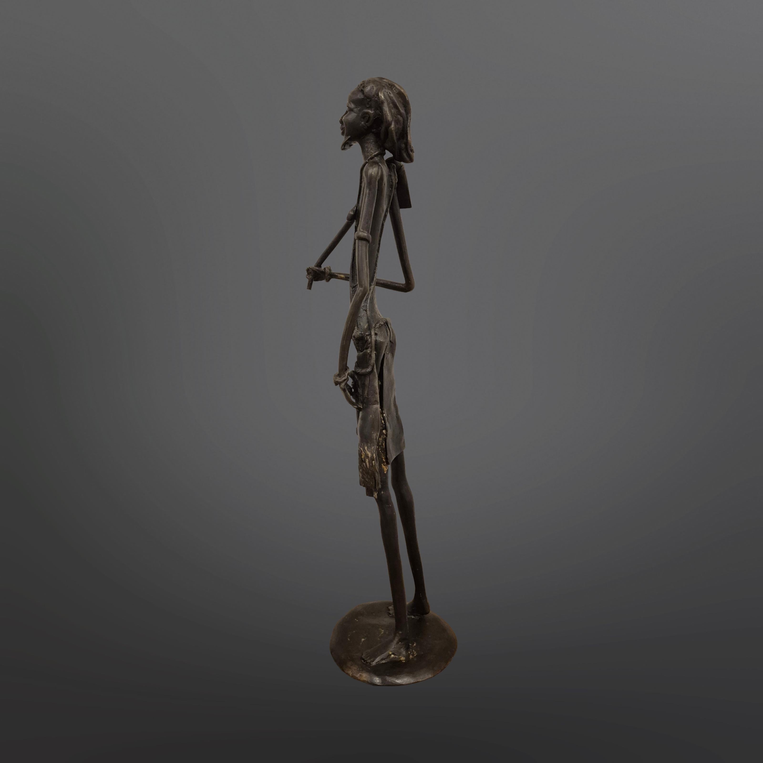 20ième siècle Statue en bronze d'un chasseur africain, Afrique 1960 en vente