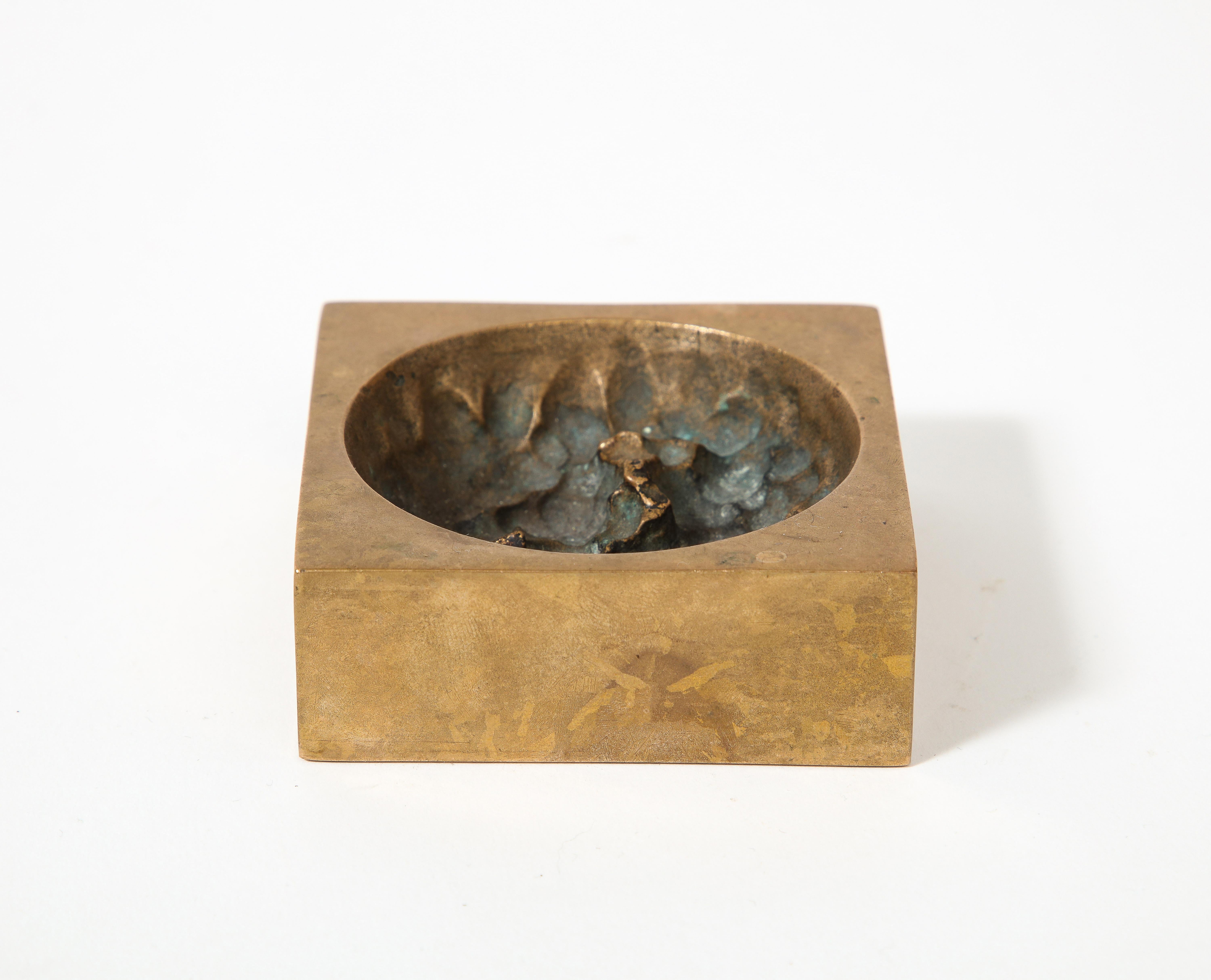 Vide-Poche en bronze moulé, France, vers 1970 Excellent état - En vente à New York City, NY