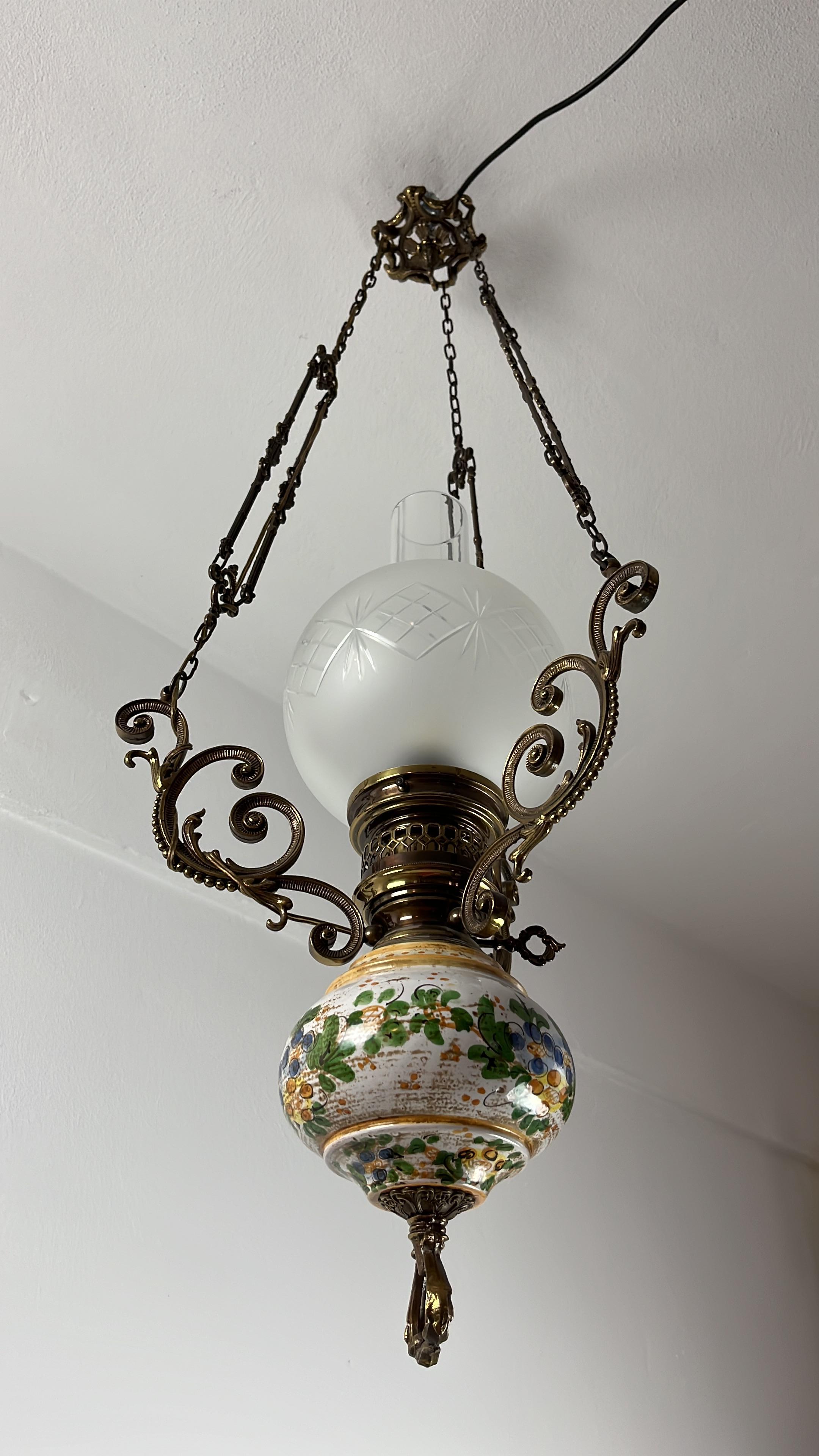 Bronze, ceramic and glass chandelier, Italy, 1950s
Intact and functioning.
Good conditions.