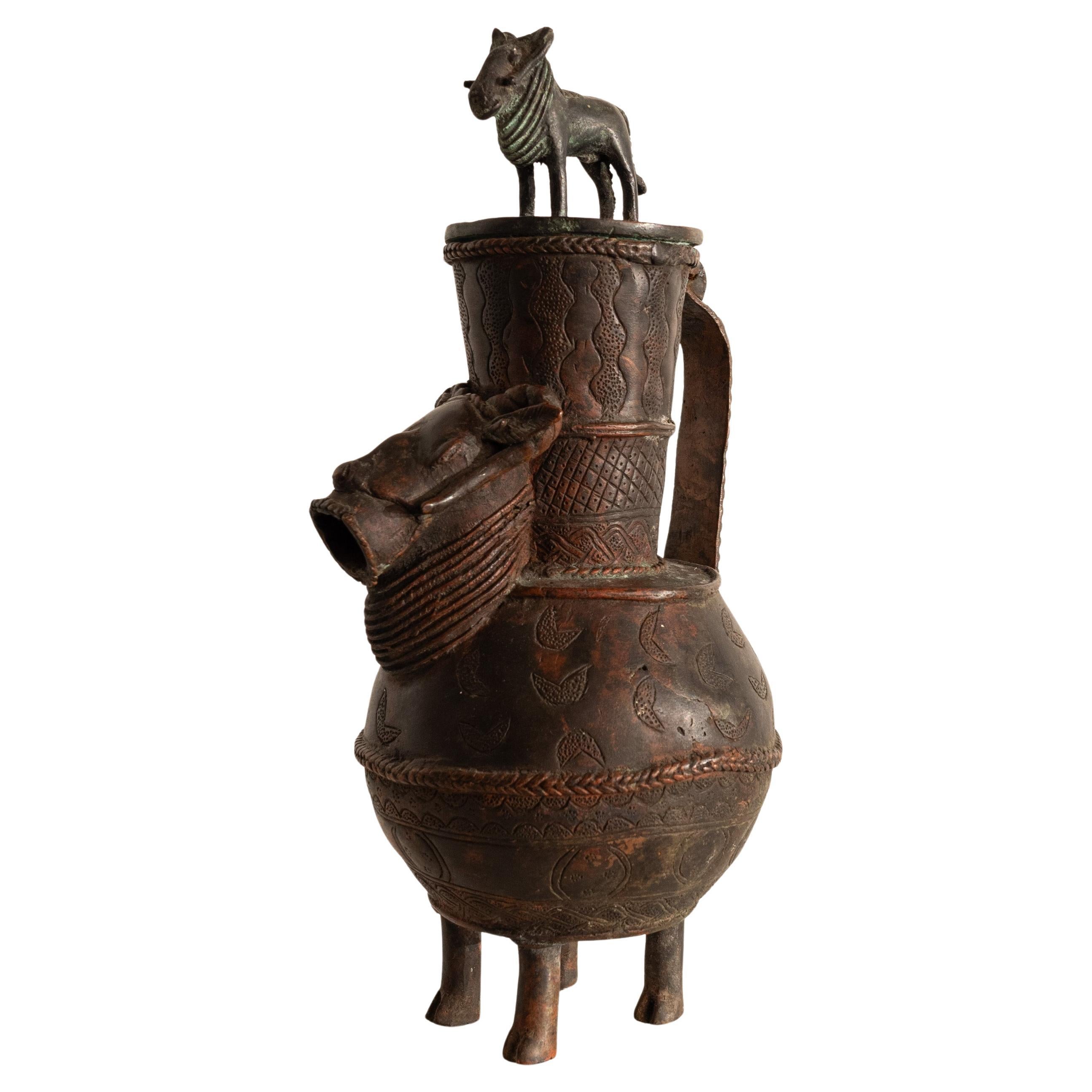 Bronze ceremonial jug from Benin (late 19th - early 20th century) For Sale