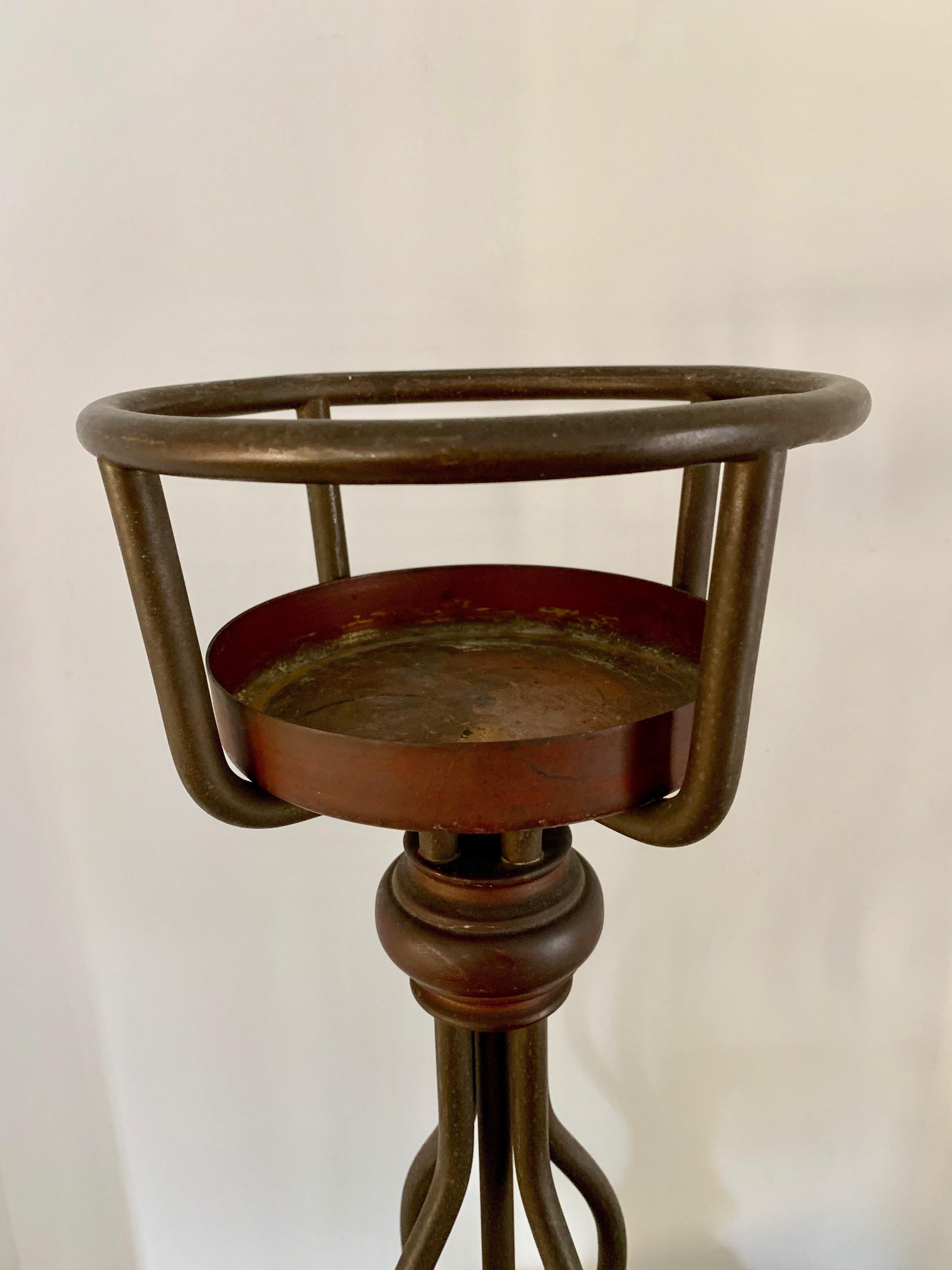 Bronze Champagne Bucket on Stand In Good Condition In Los Angeles, CA