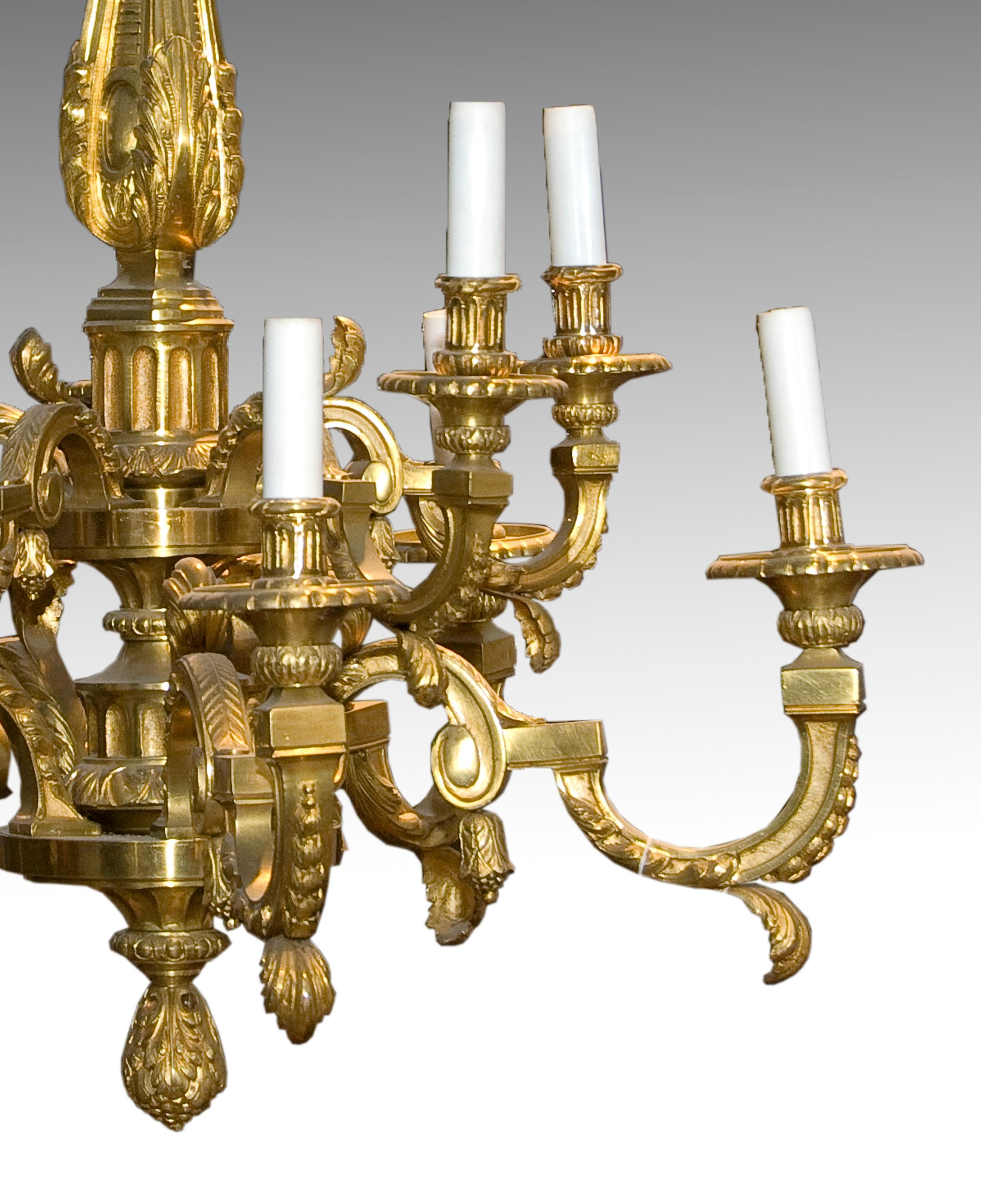 Ceiling light. Bronze. France, late 19th century
French chandelier made of bronze at the end of the 19th century, formed by a central axis with very marked lines and decorated with architectural and vegetal elements from which, towards the end, the