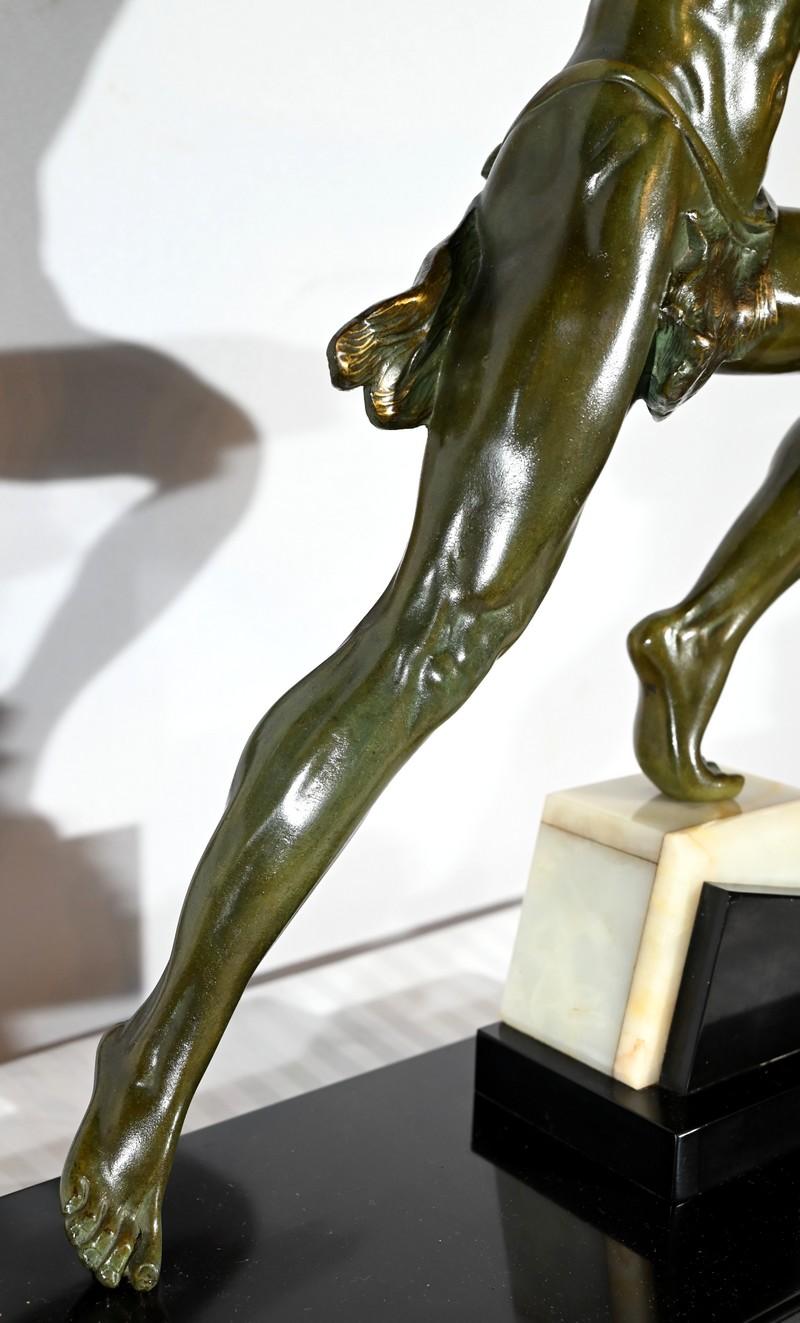 Chasse à l'aigle en bronze, signée J.de Roncourt, Art déco - 1930 en vente 5