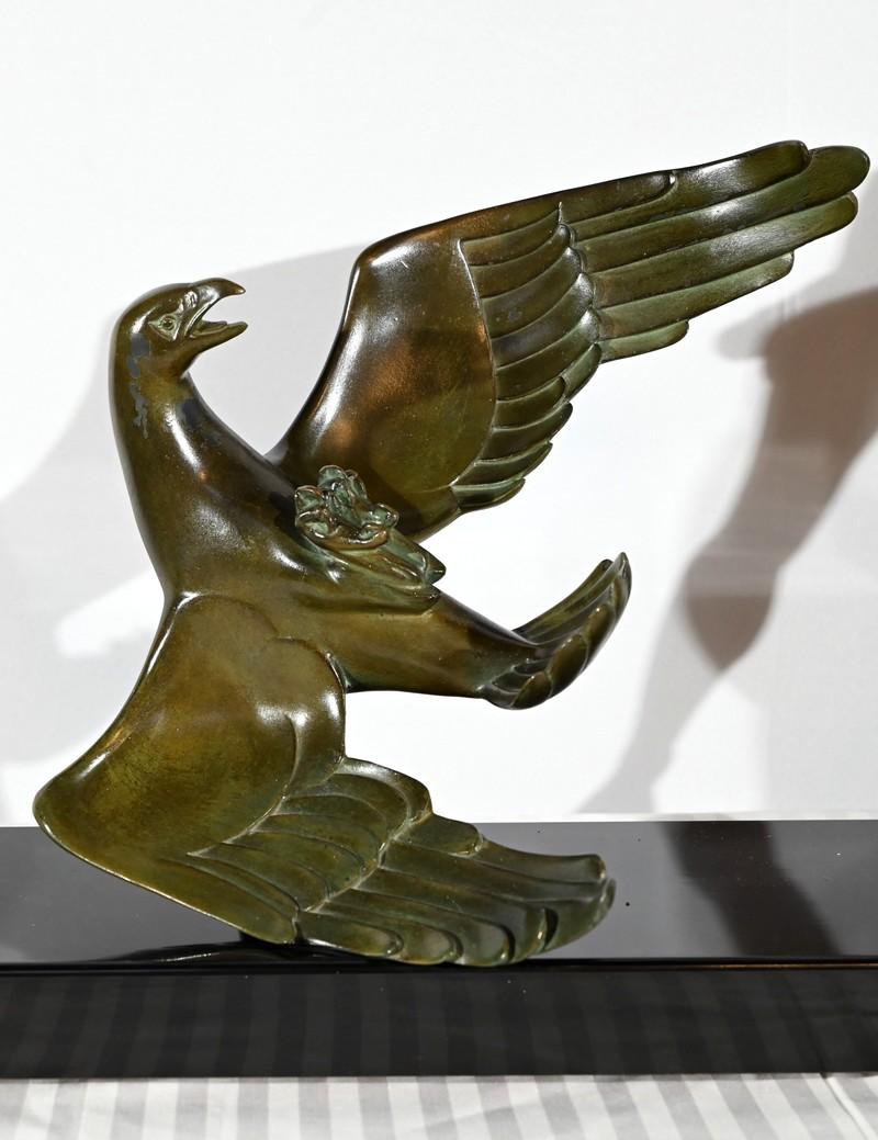Chasse à l'aigle en bronze, signée J.de Roncourt, Art déco - 1930 en vente 7