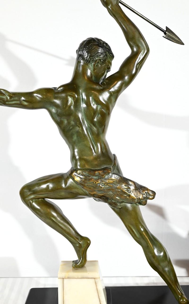 Chasse à l'aigle en bronze, signée J.de Roncourt, Art déco - 1930 en vente 10