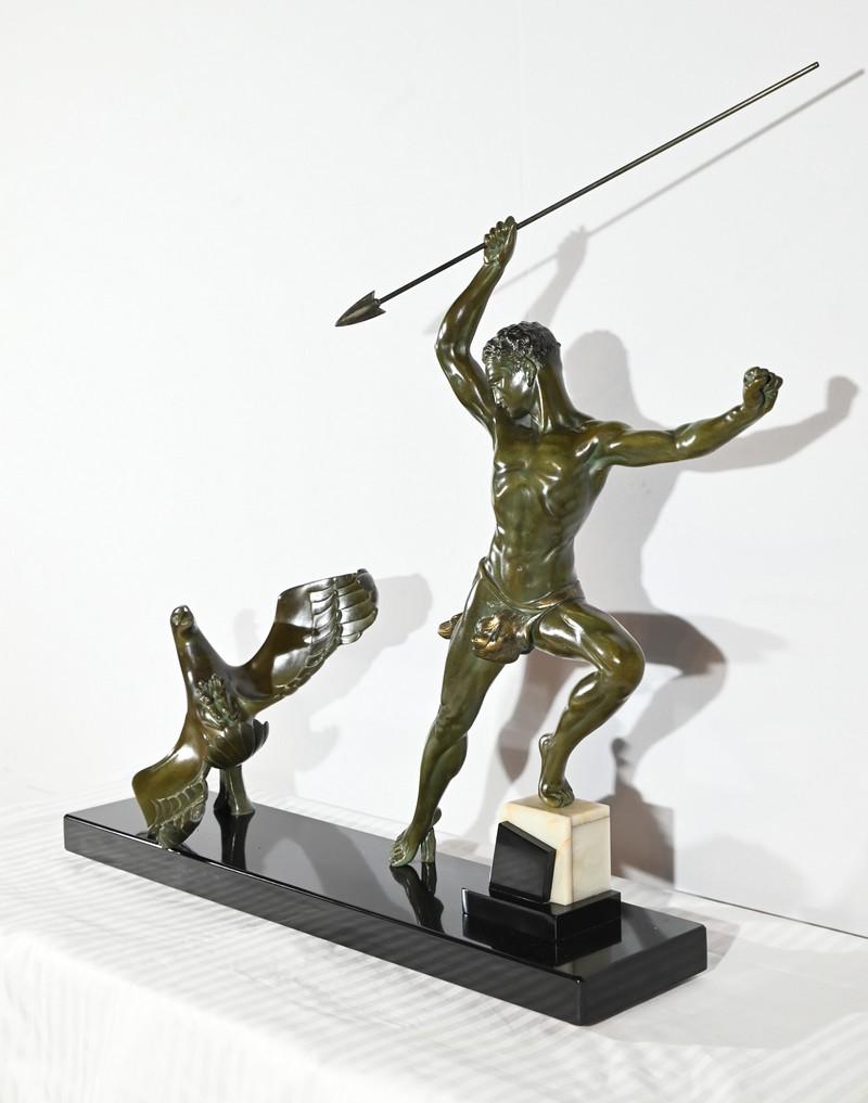 Chasse à l'aigle en bronze, signée J.de Roncourt, Art déco - 1930 Excellent état - En vente à HÉRIC, FR